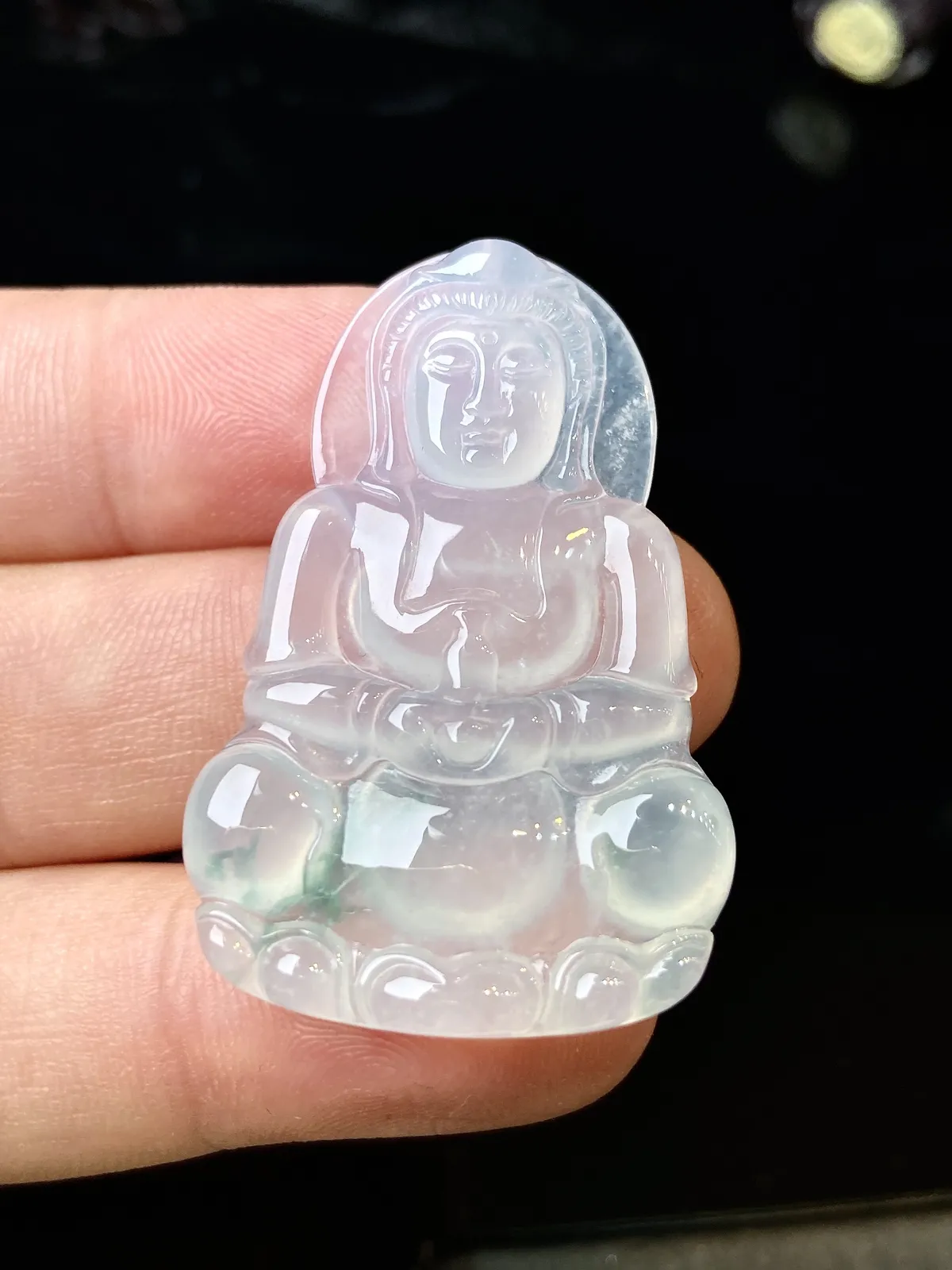 冰飘花观音，冰冰润润，玉质细腻，品相好，种水足 尺寸42.1*27.3*4.2