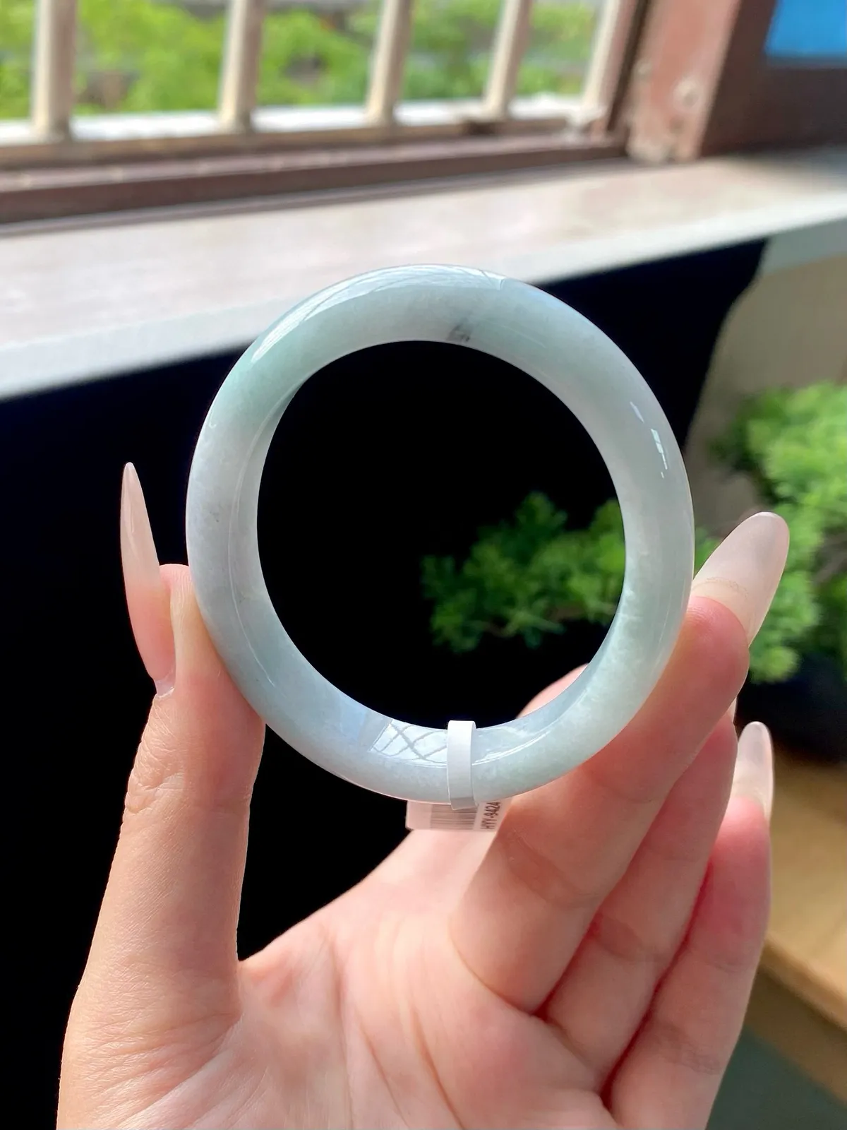 淡果绿乌鸡贵妃成品（完美）
HYY-9424
⭕️54-10.6-7.7
短径47.2mm