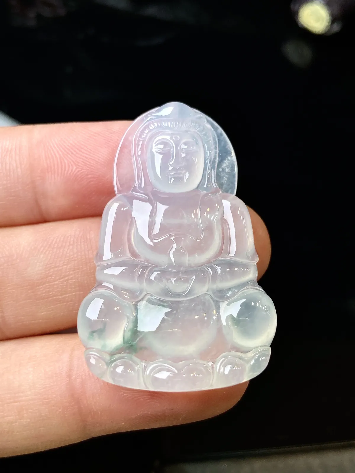 冰飘花观音，冰冰润润，玉质细腻，品相好，种水足 尺寸42.1*27.3*4.2