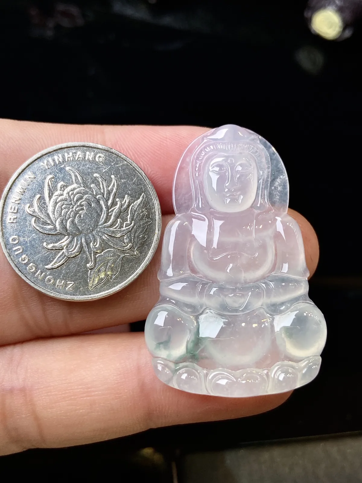 冰飘花观音，冰冰润润，玉质细腻，品相好，种水足 尺寸42.1*27.3*4.2