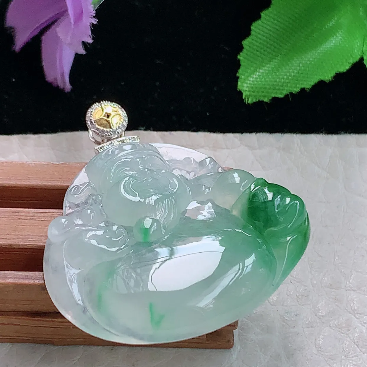 qxm实拍39*35*6.3连金扣缅甸翡翠冰种飘绿财神爷吊坠 镶金扣招财玉坠