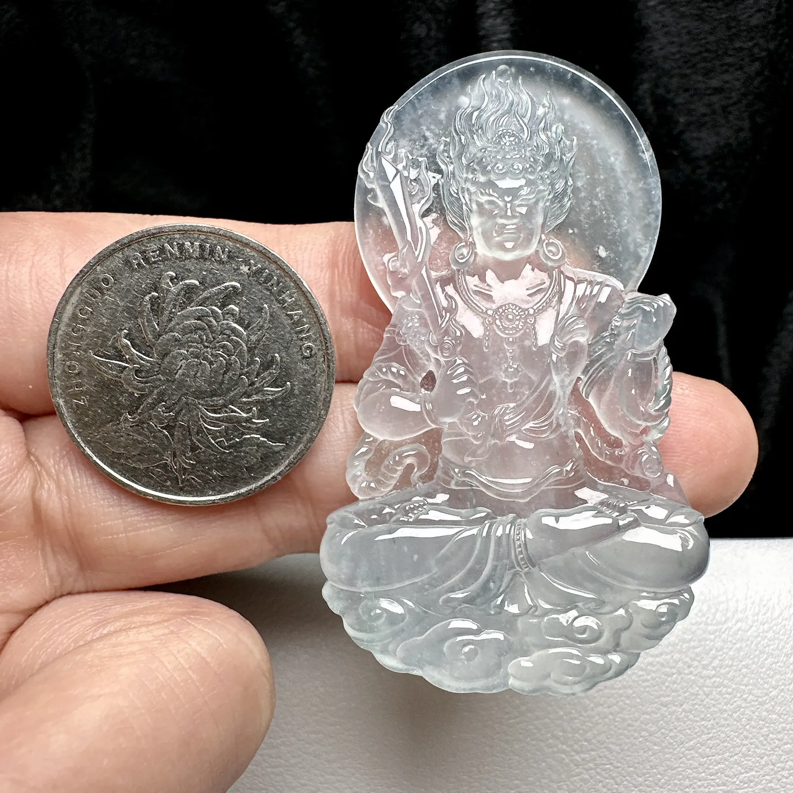 【冰种不动明王吊坠】质地细腻，冰胶感明显。生肖鸡的守护神。佩戴合适。品质上佳