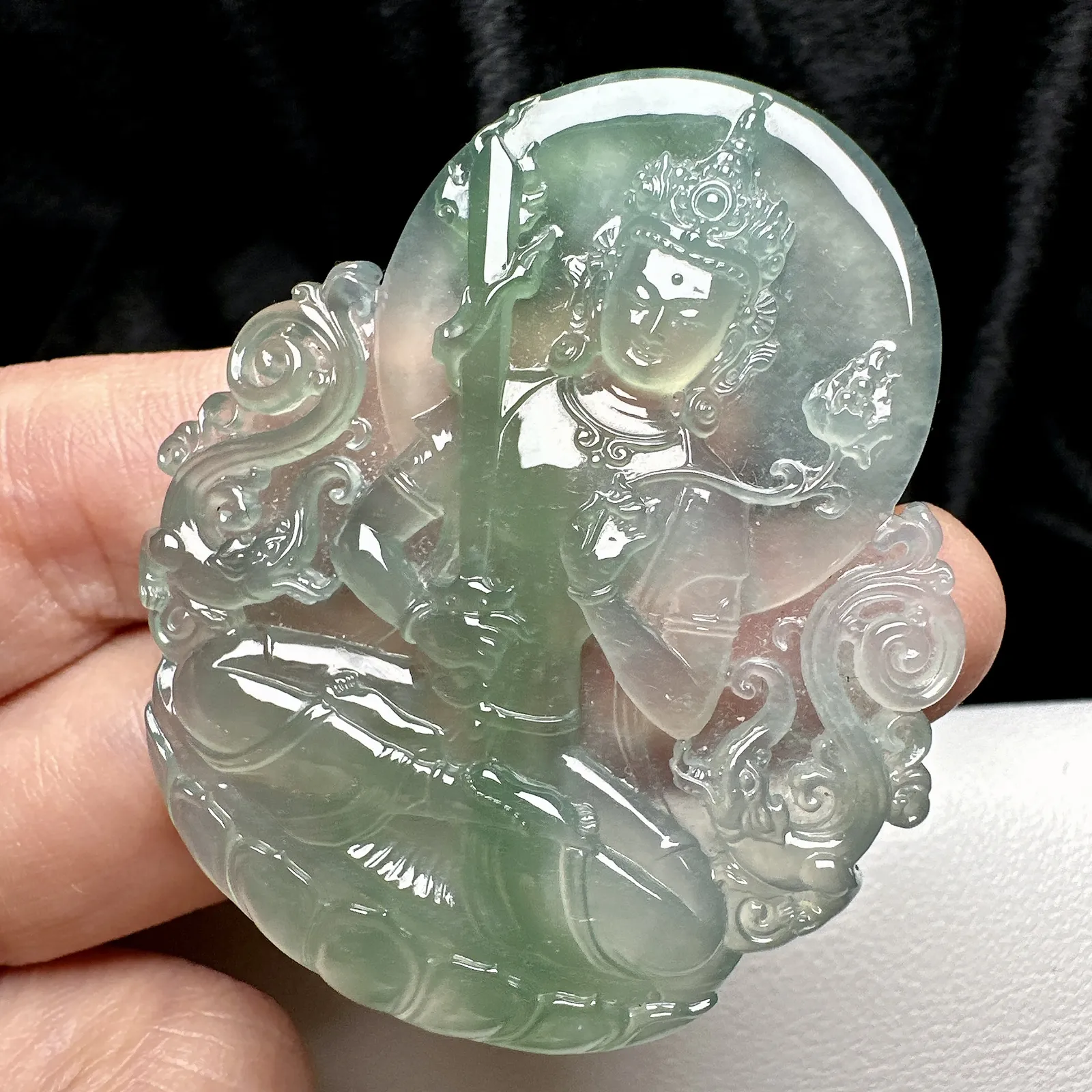 【冰种飘花度母】质地细腻，冰度很足，饱满度很好，雕刻精细
