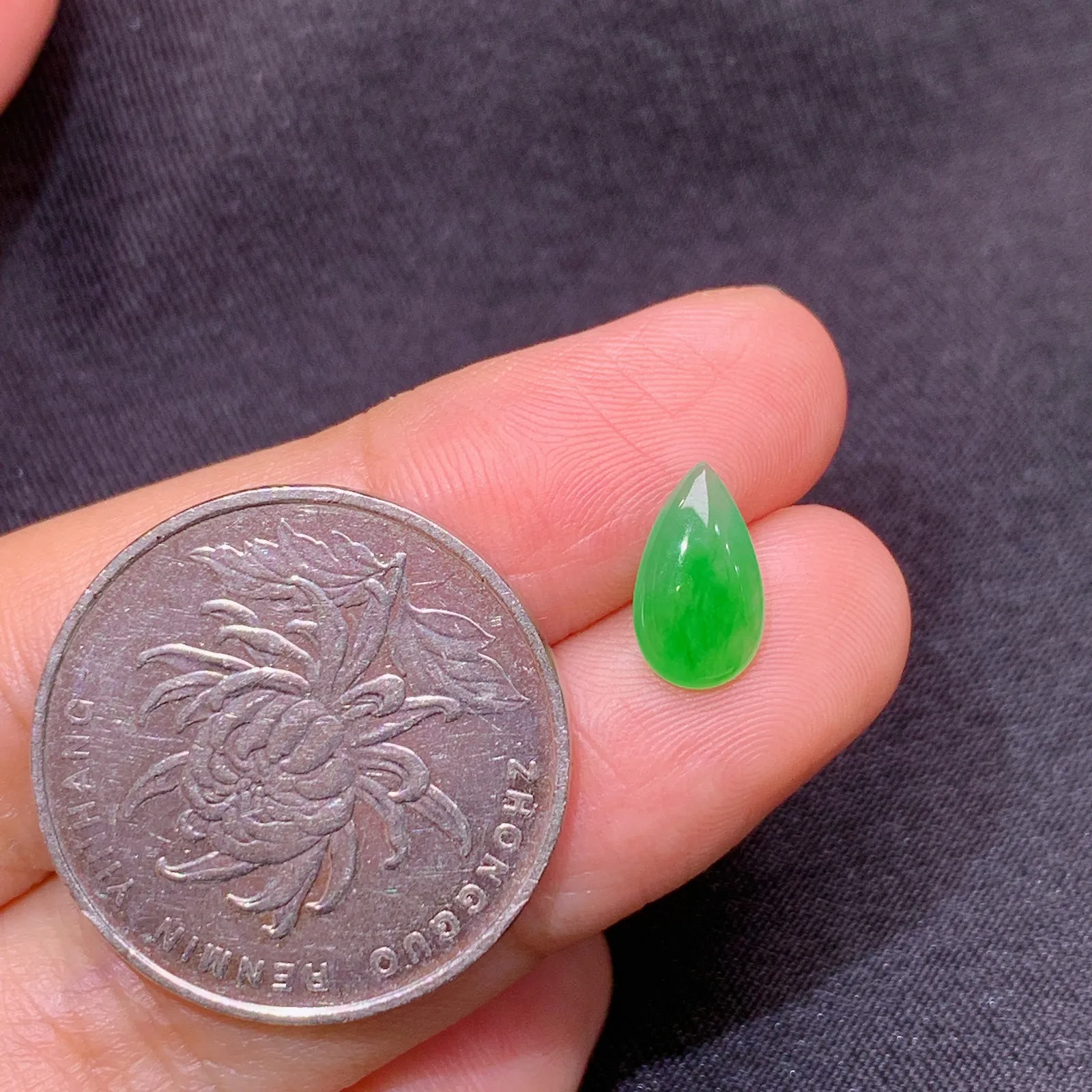 冰飘绿水滴，镶嵌佳品，冰润色阳，种水足 尺寸10.1*5.8*2.2