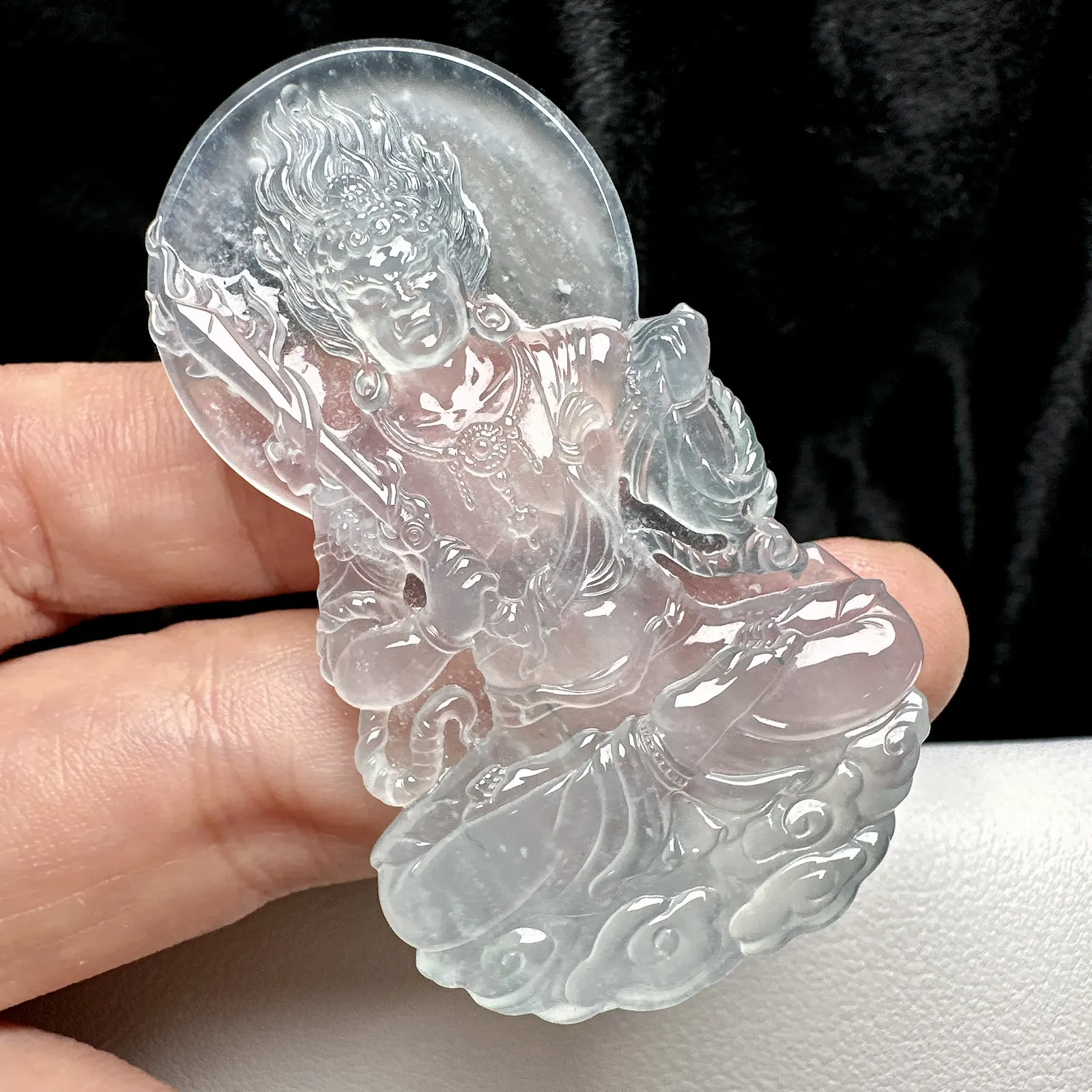 【冰种不动明王吊坠】质地细腻，冰胶感明显。生肖鸡的守护神。佩戴合适。品质上佳