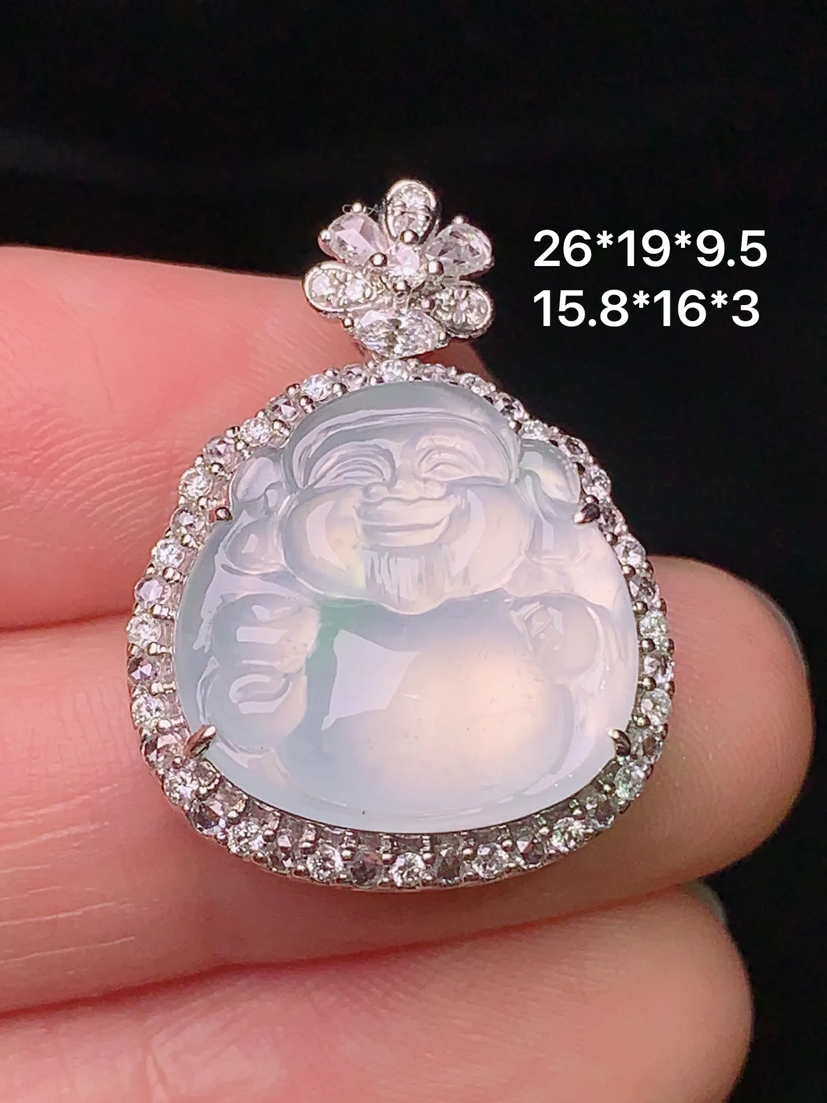 18k金钻镶嵌冰种财神吊坠 玉质细腻 色泽清新艳丽 整体尺寸26*19*9.5