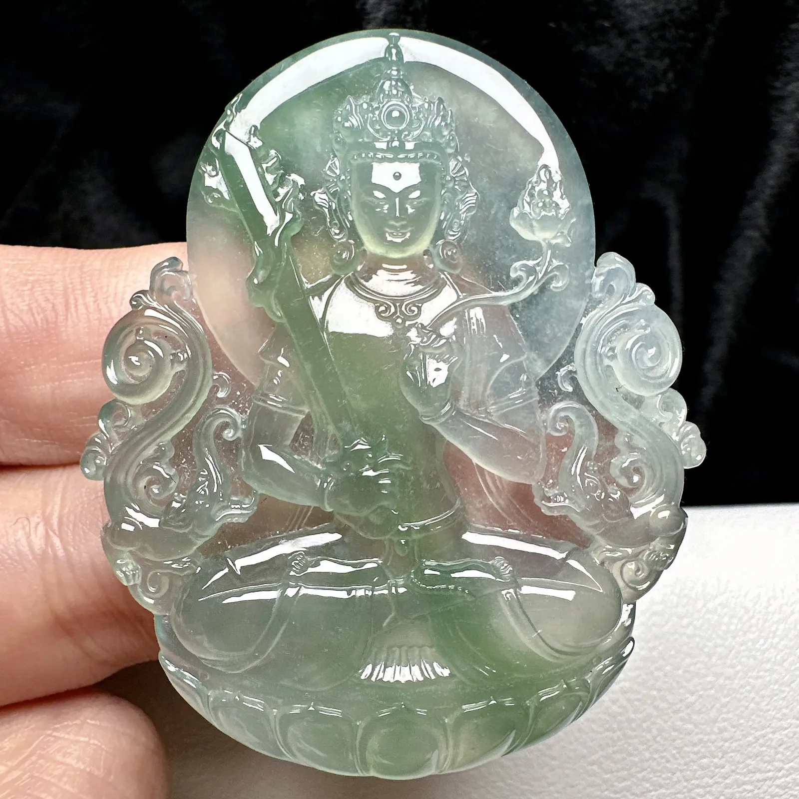 【冰种飘花度母】质地细腻，冰度很足，饱满度很好，雕刻精细