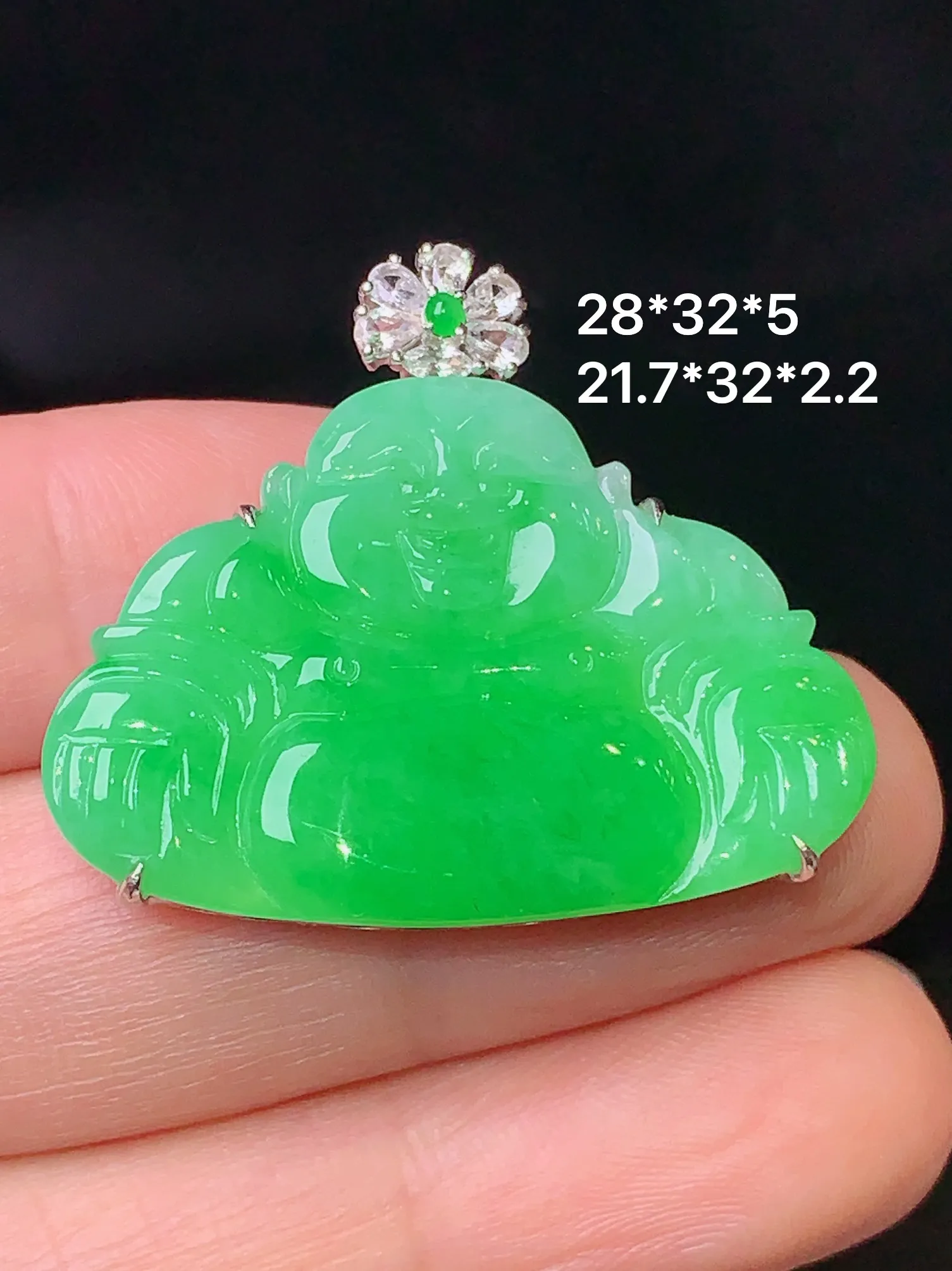 18k金钻镶嵌翠绿佛公吊坠 玉质细腻 色泽清新艳丽 整体尺寸28*32*5