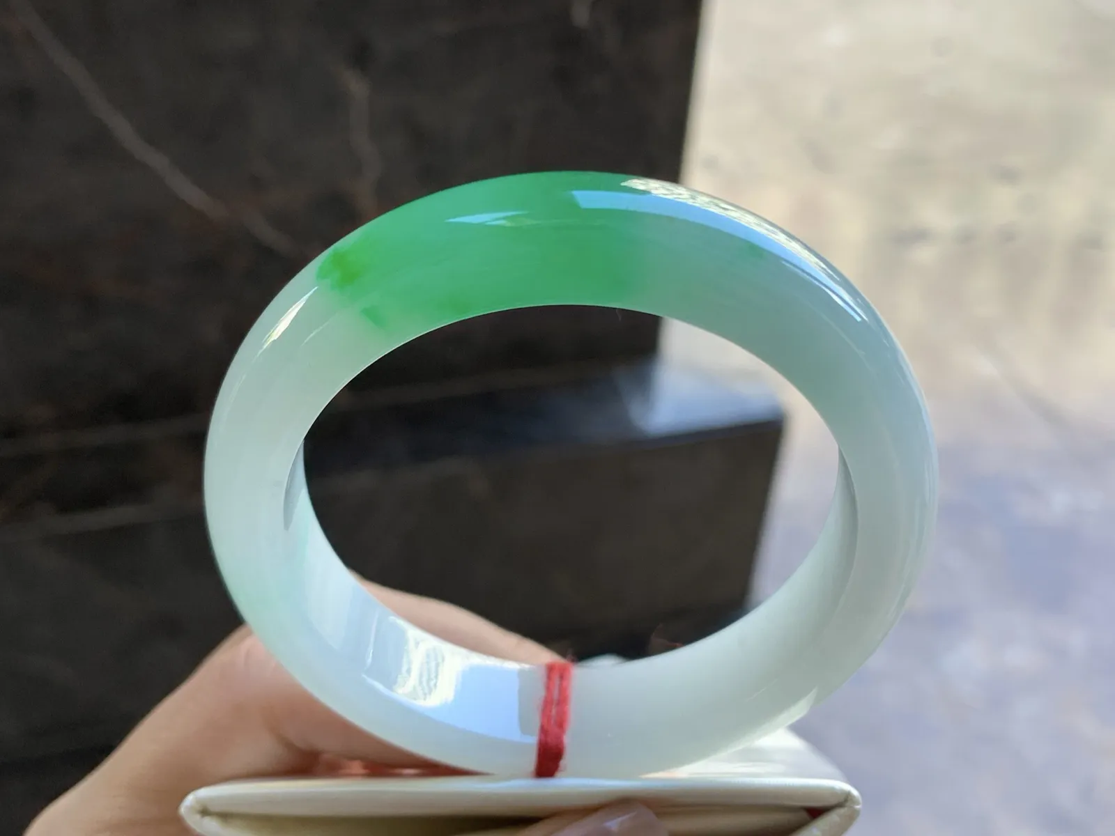 57.5-13.5-8.8

阳绿色手镯^_^色阳 玉质温润