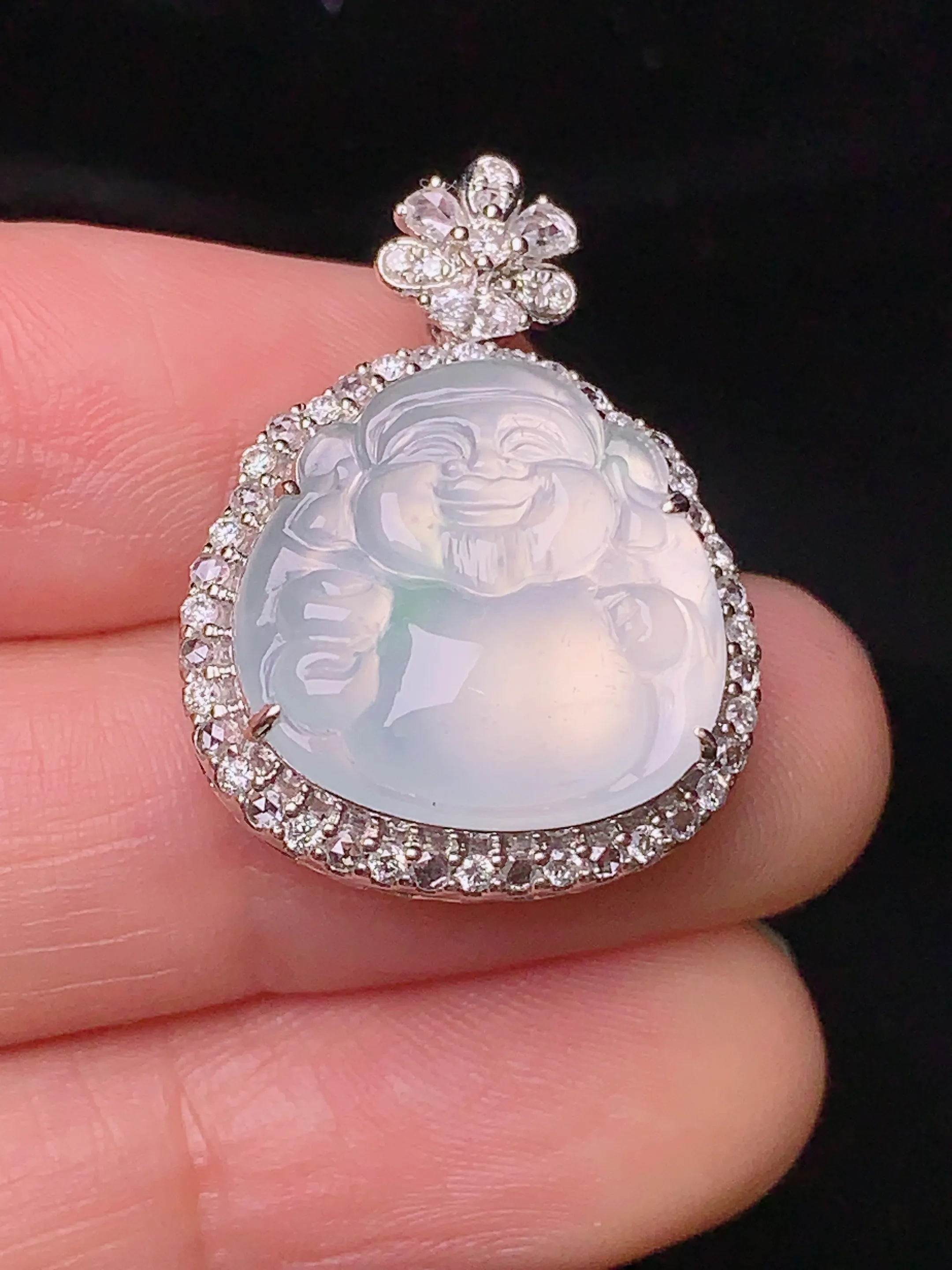 18k金钻镶嵌冰种财神吊坠 玉质细腻 色泽清新艳丽 整体尺寸26*19*9.5