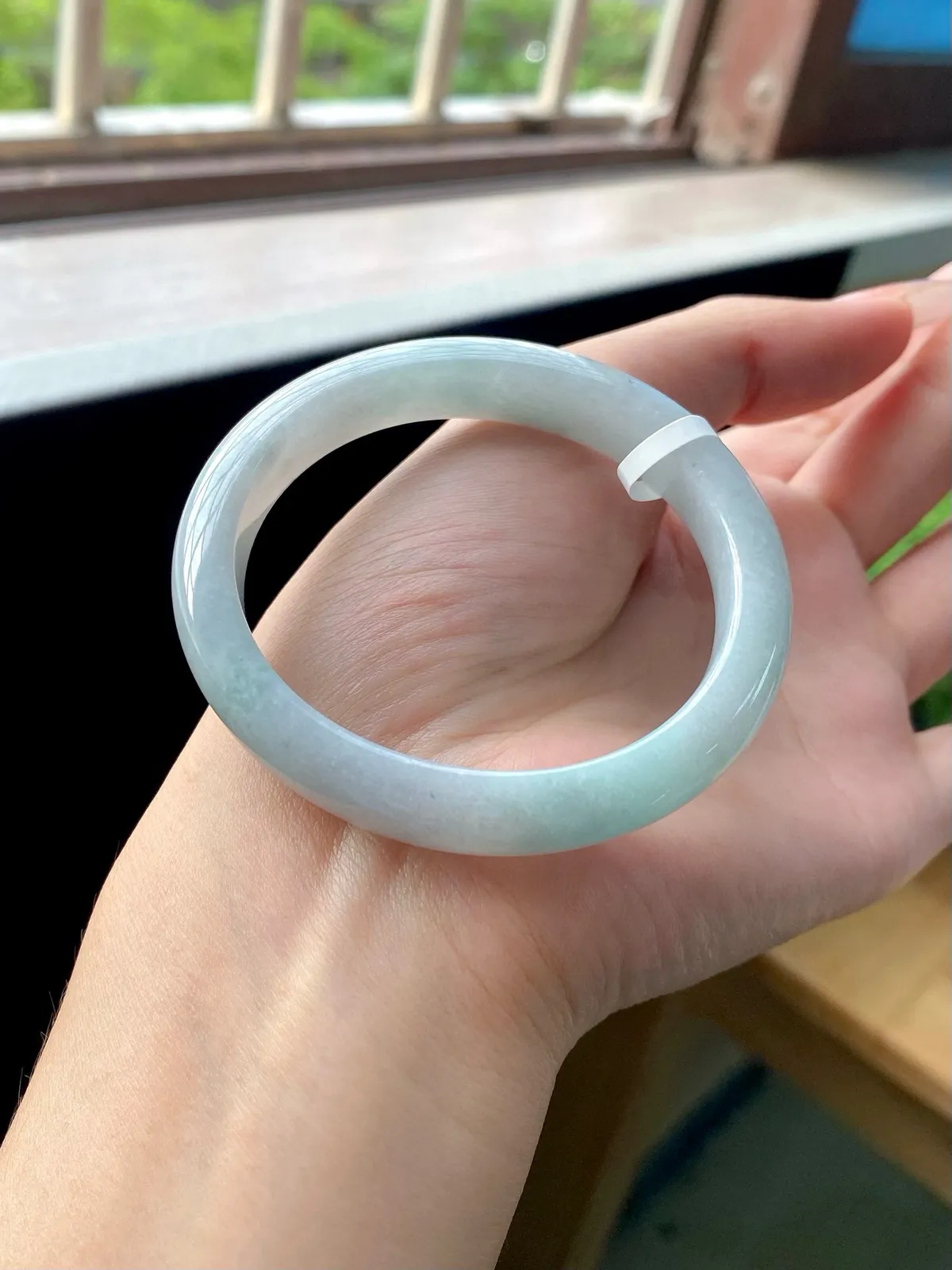 淡果绿乌鸡贵妃成品（完美）
HYY-9424
⭕️54-10.6-7.7
短径47.2mm