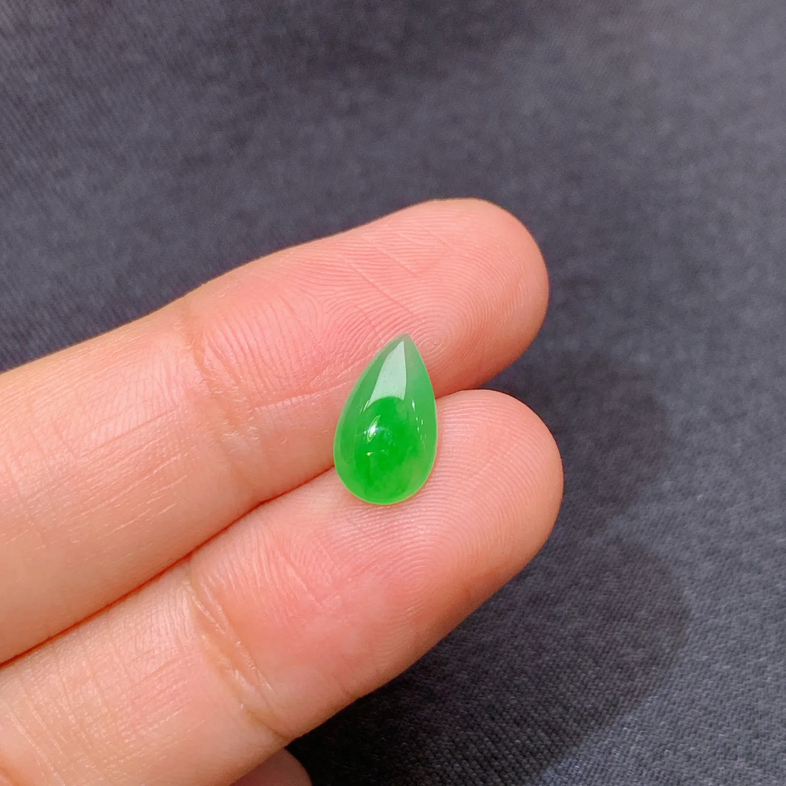 冰飘绿水滴，镶嵌佳品，冰润色阳，种水足 尺寸10.1*5.8*2.2