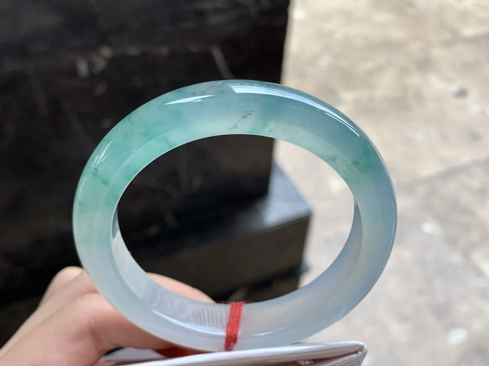 57.5-12.4-9.2

冰蓝花手镯^_^冰透 飘花灵韵