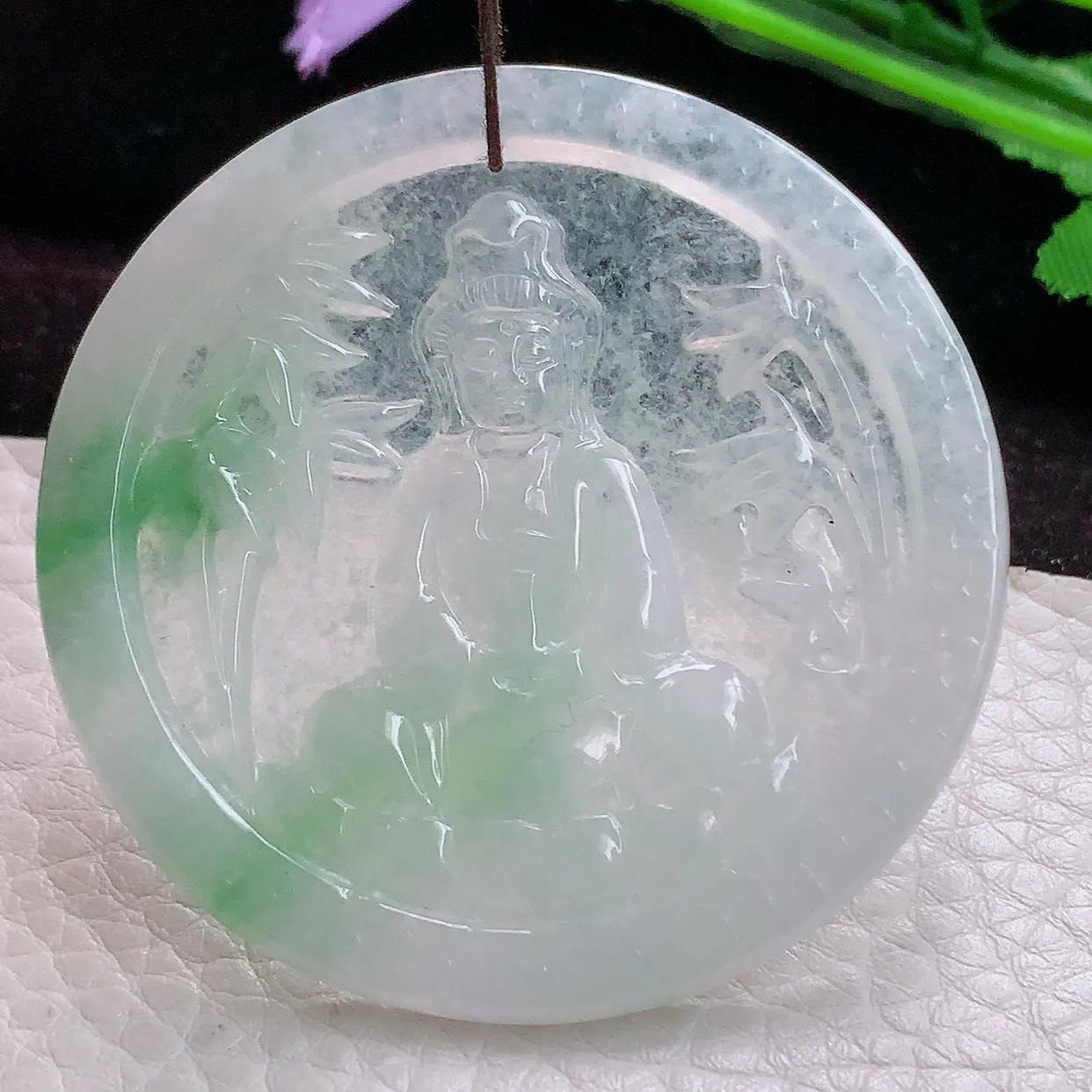 zen实拍53*3.3缅甸翡翠飘A货飘绿山水观音圆牌玉挂件 玉吊坠