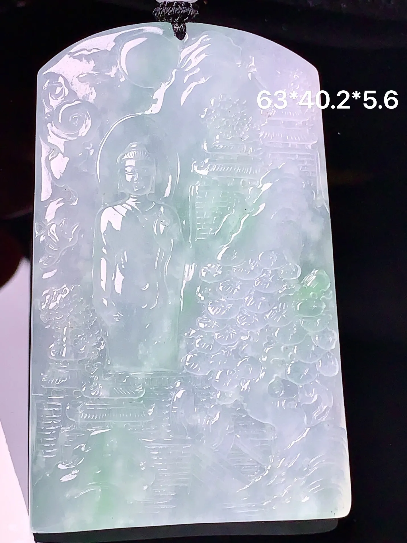 飘绿大日如来吊坠 玉质细腻 色泽清新艳丽 整体尺寸63*40.2*5.6