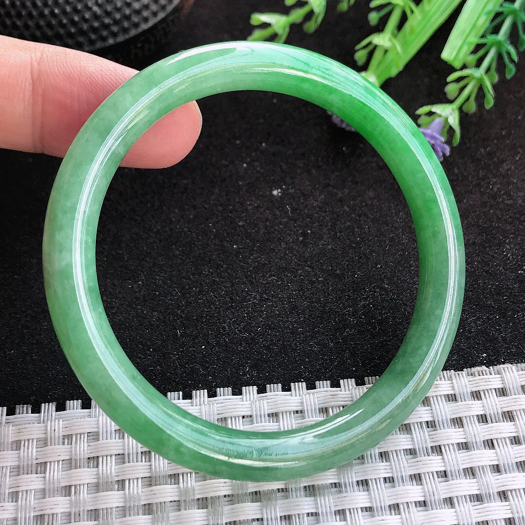 自然光53/7.5/7.4老坑精美辣阳绿满绿圆条手镯玉镯子美人镯手环