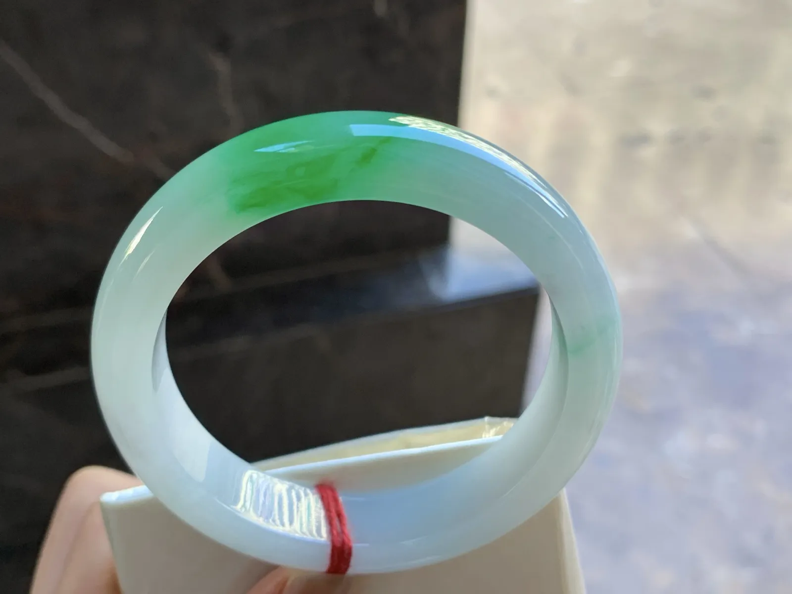 57.5-13.5-8.8

阳绿色手镯^_^色阳 玉质温润