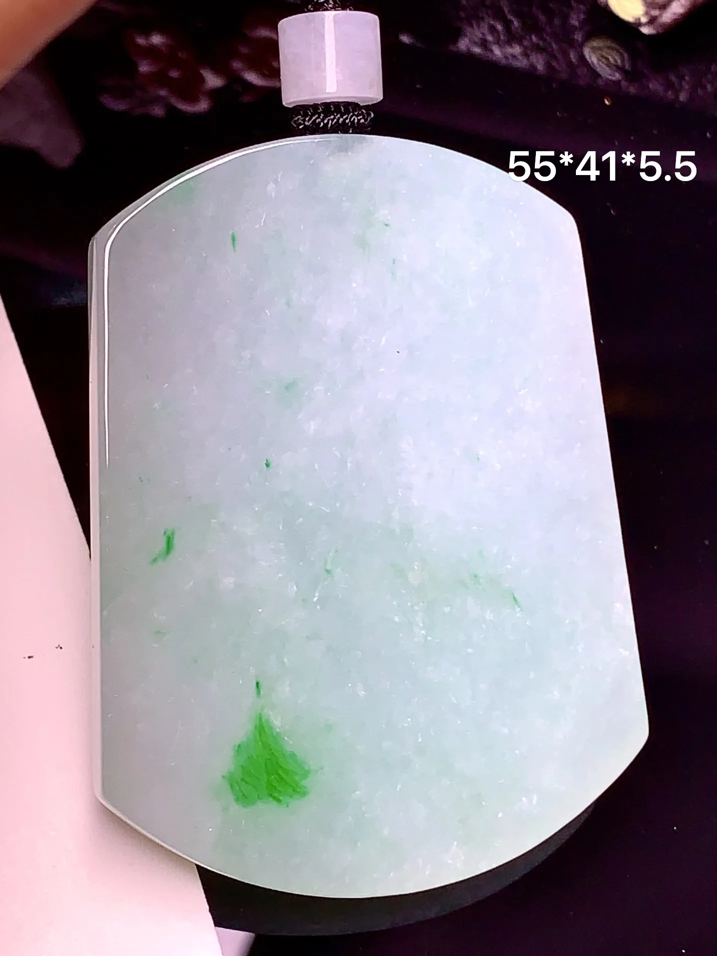 飘绿无事牌吊坠 玉质细腻 色泽清新艳丽 整体尺寸55*41*5.5