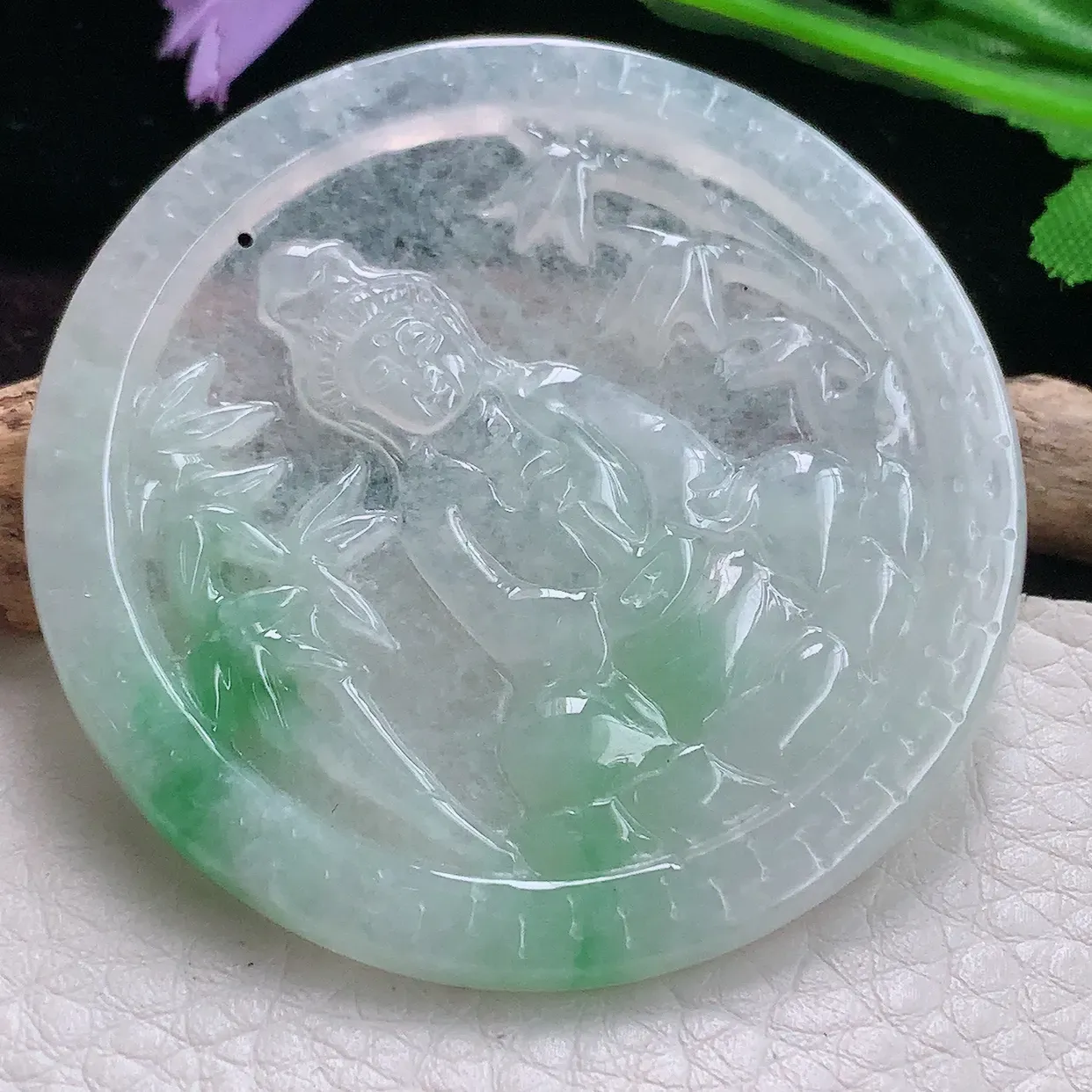 zen实拍53*3.3缅甸翡翠飘A货飘绿山水观音圆牌玉挂件 玉吊坠