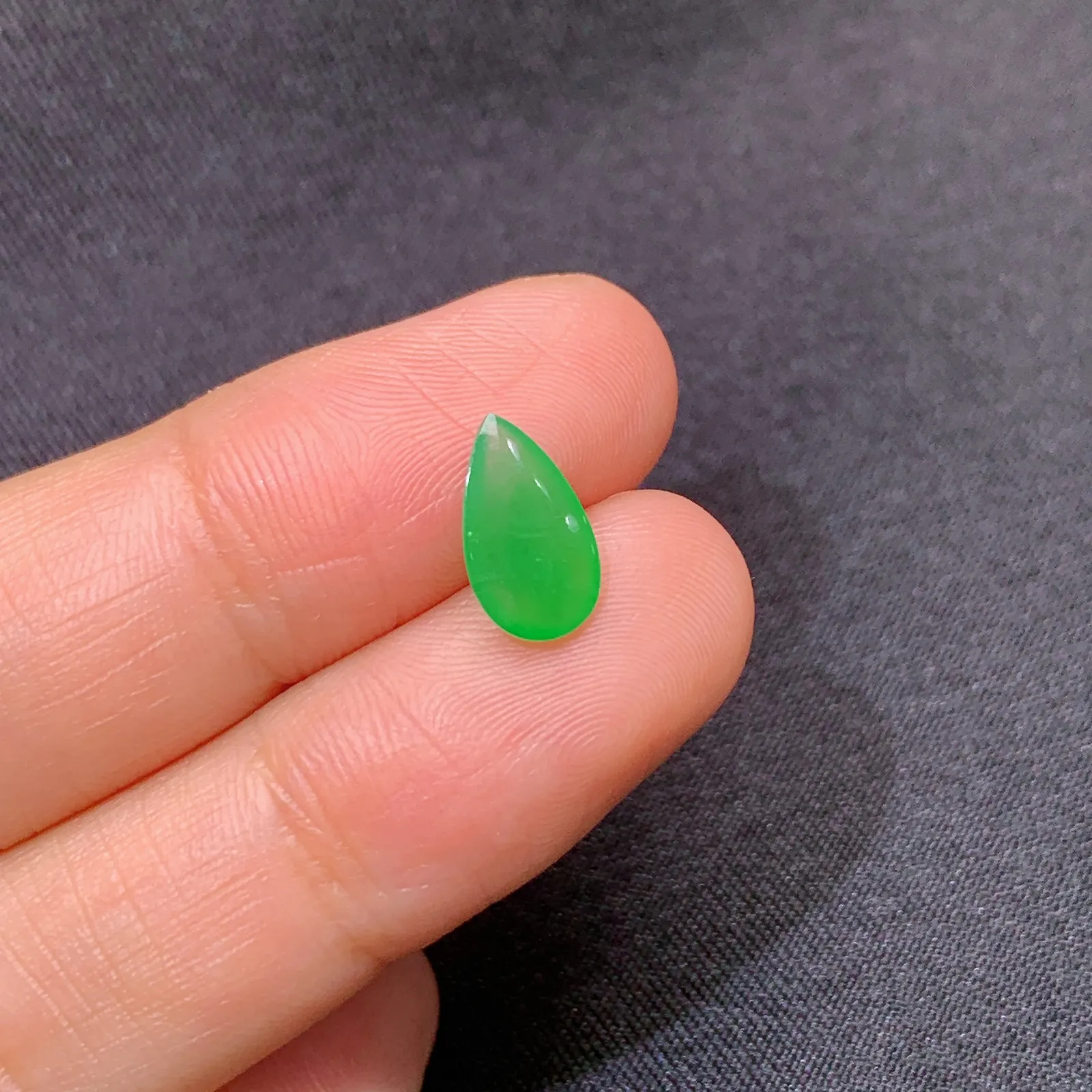 冰飘绿水滴，镶嵌佳品，冰润色阳，种水足 尺寸10.1*5.8*2.2