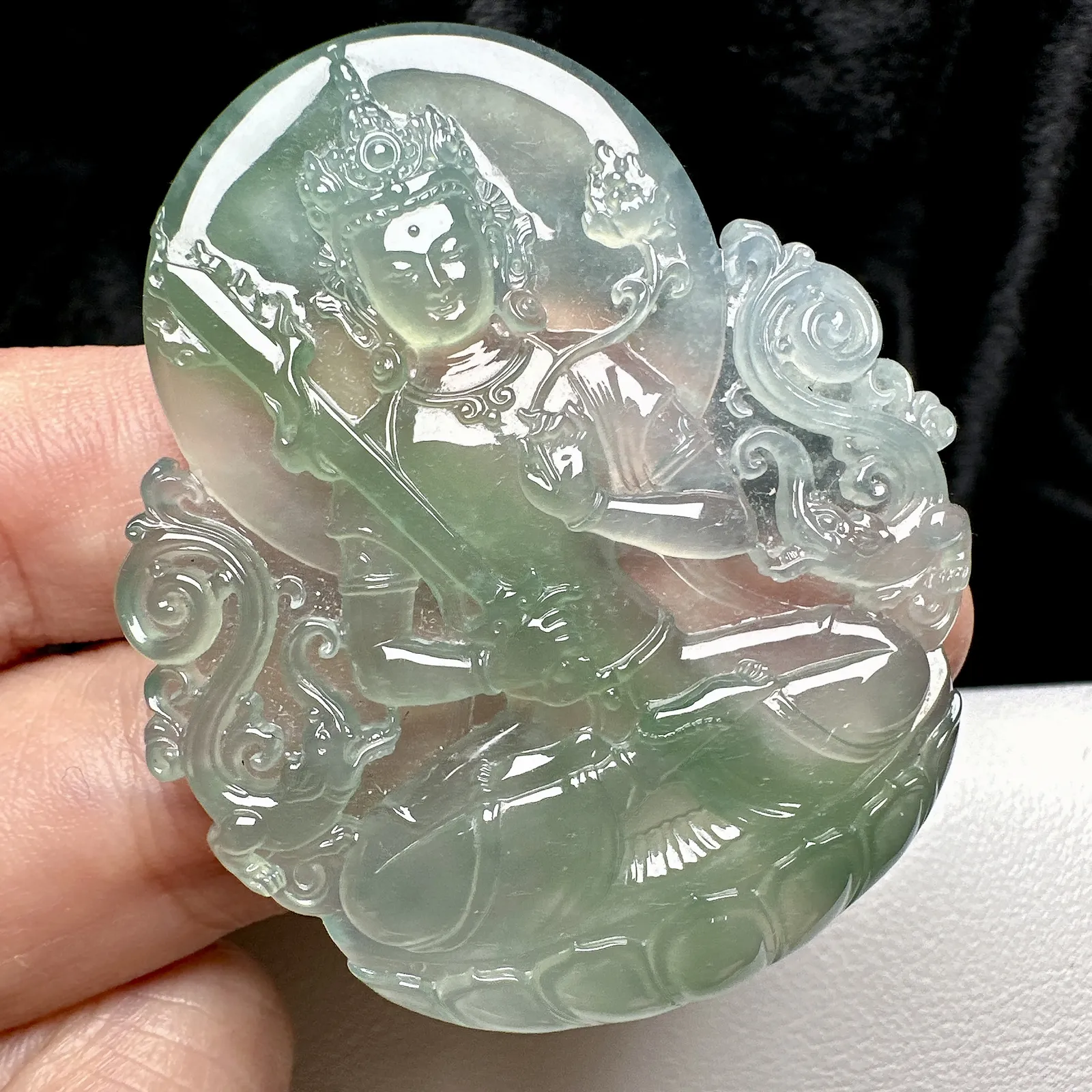 【冰种飘花度母】质地细腻，冰度很足，饱满度很好，雕刻精细