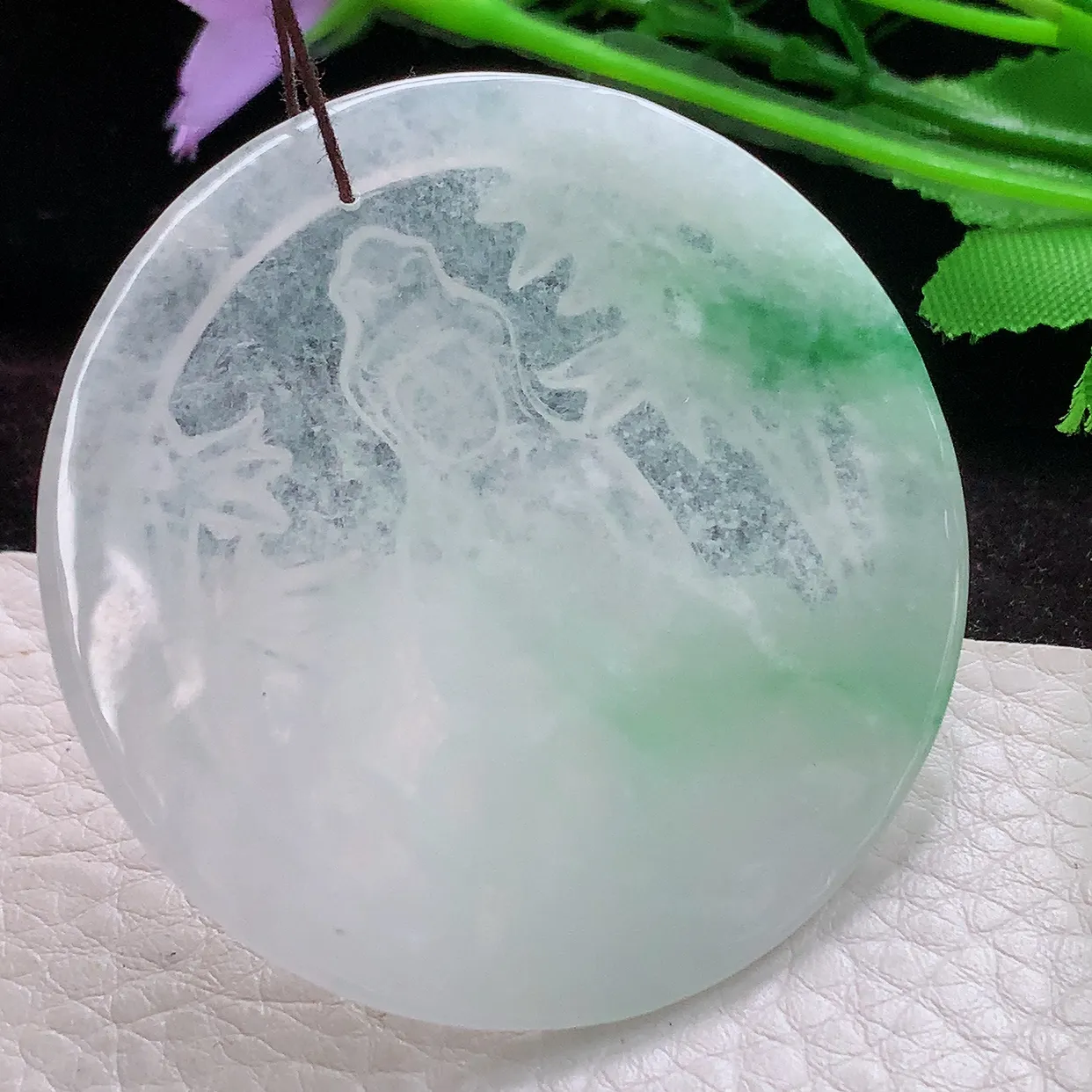 zen实拍53*3.3缅甸翡翠飘A货飘绿山水观音圆牌玉挂件 玉吊坠