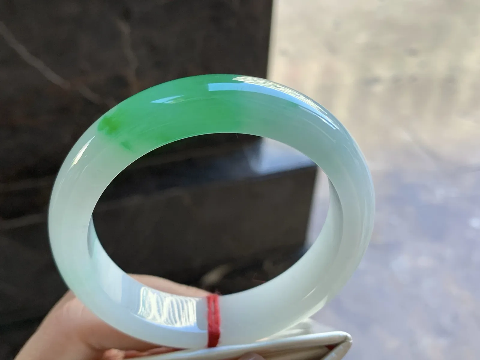 57.5-13.5-8.8

阳绿色手镯^_^色阳 玉质温润