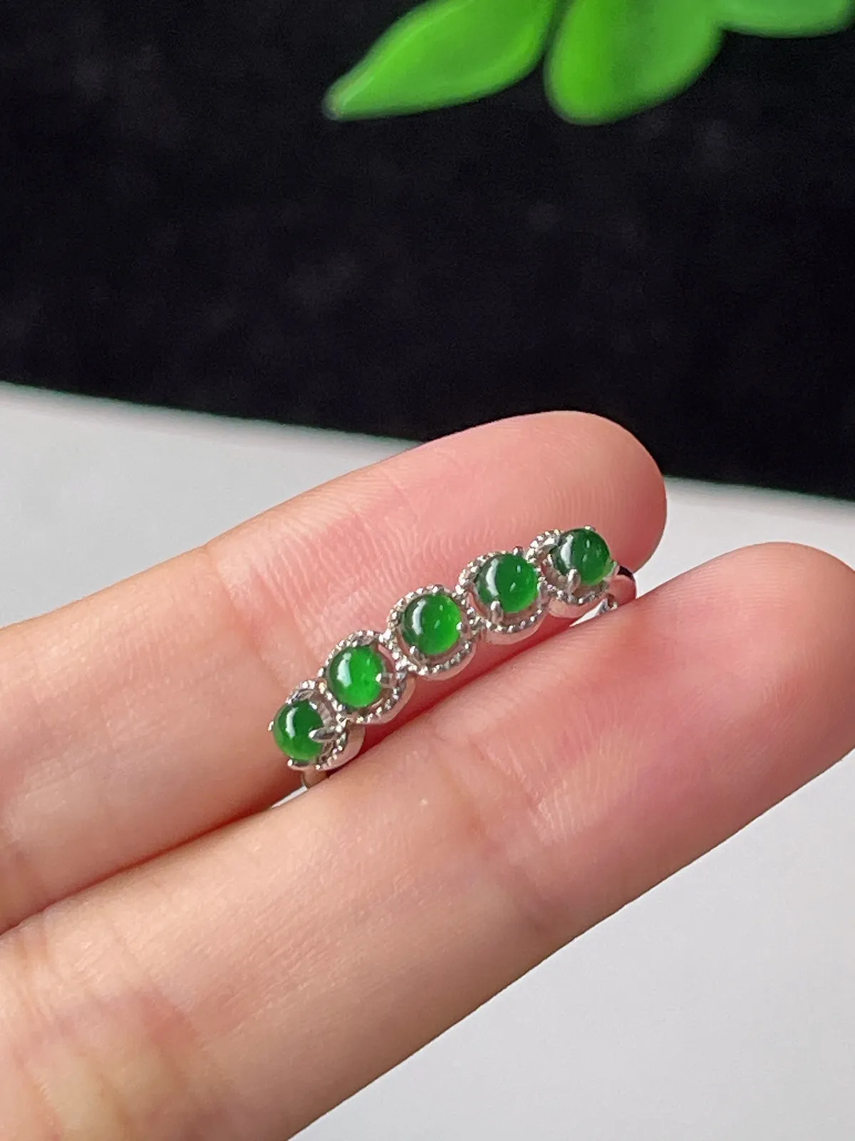 翡翠蛋面排戒戒指