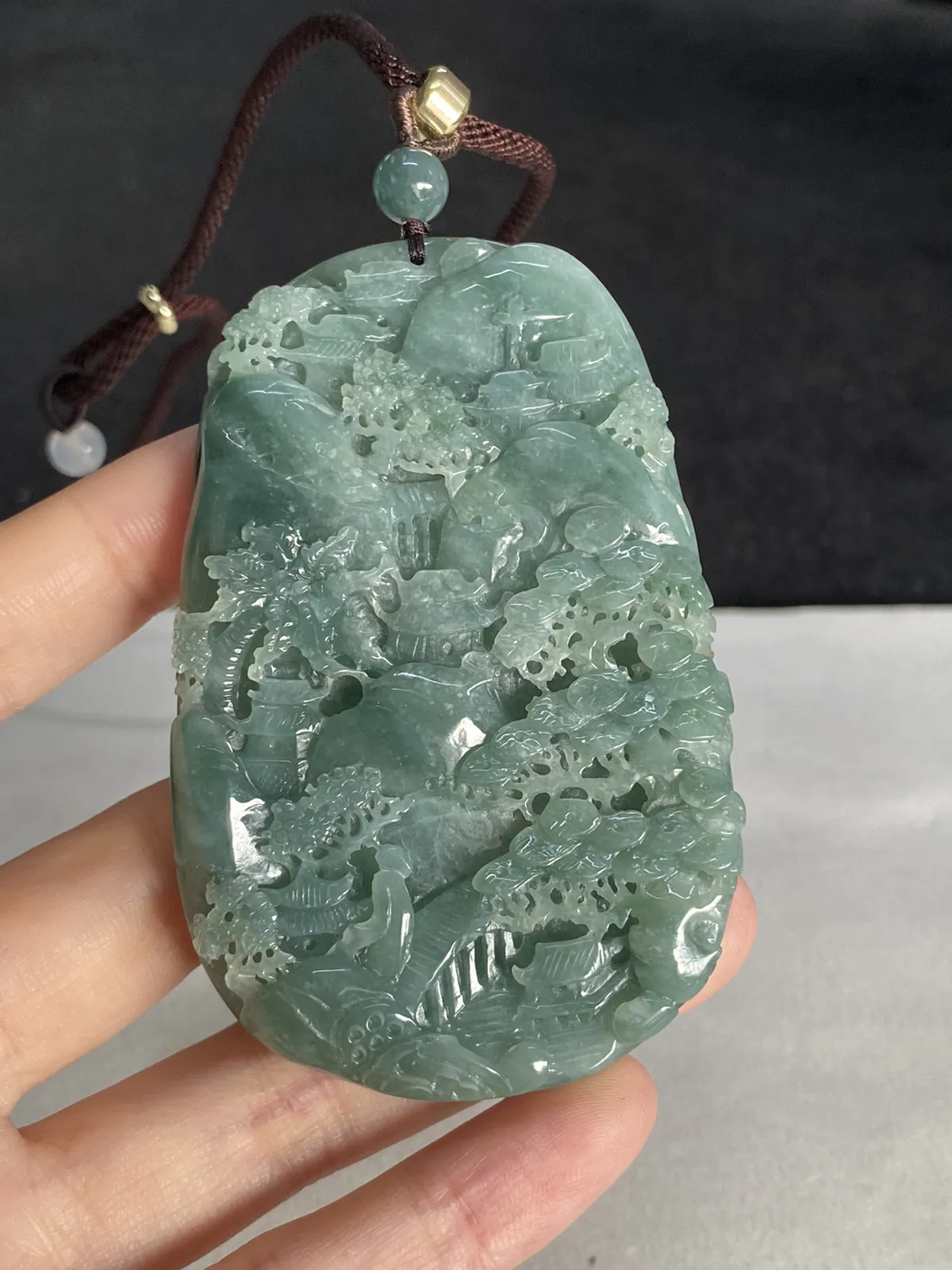 翡翠山水，配珠未测