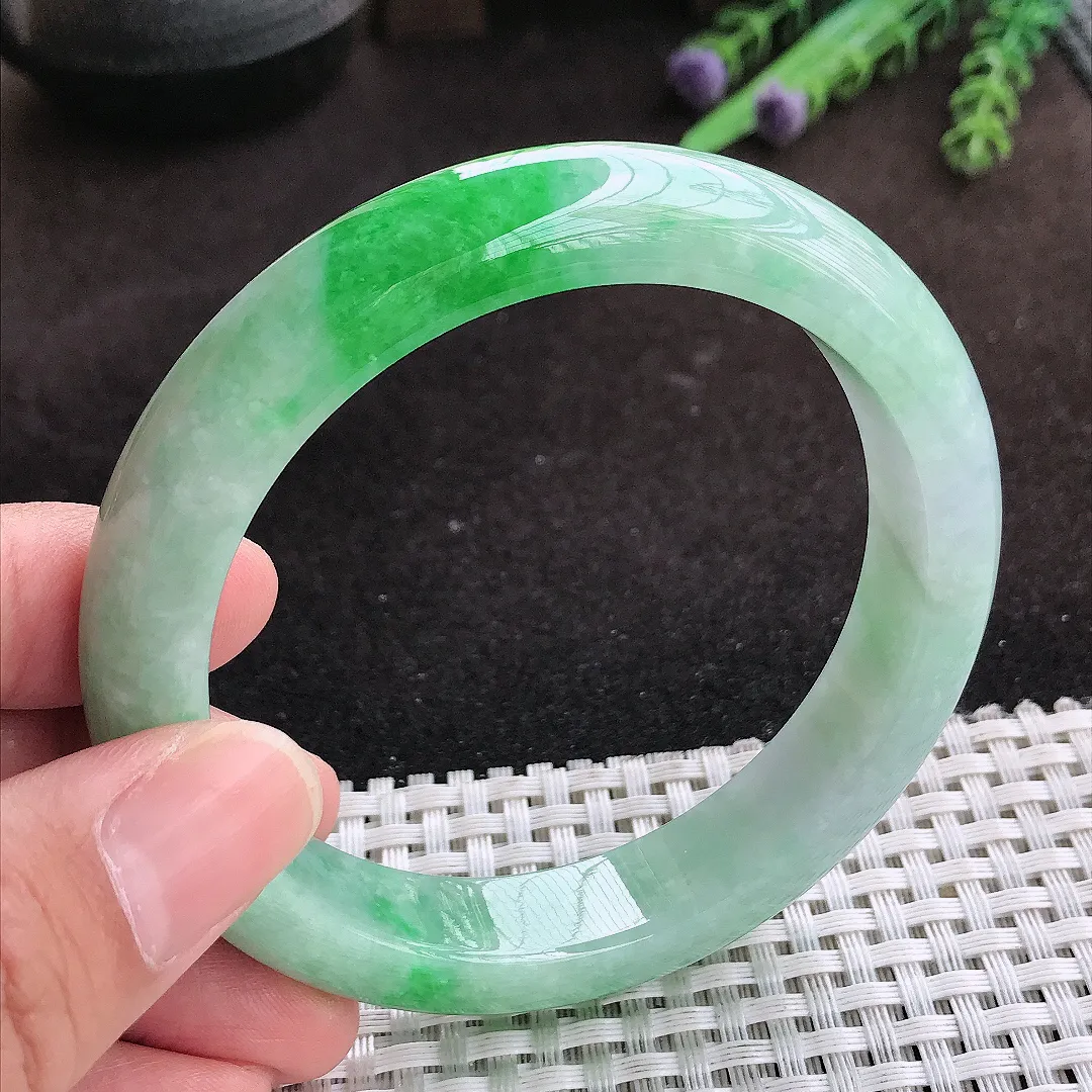 自然光60/12.3/9老坑精美飘阳绿宽边手镯翡翠玉镯子美人镯手环