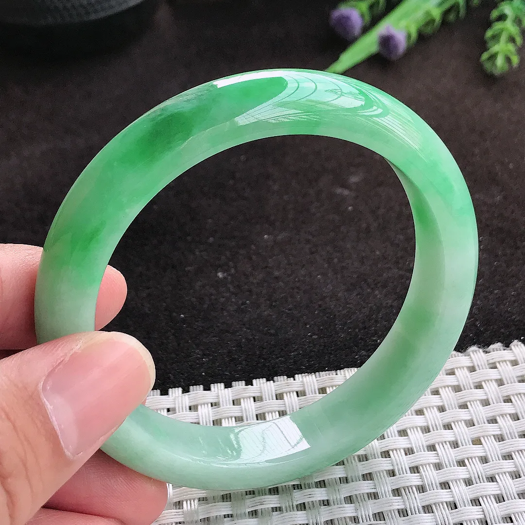 自然光56.5/12.5/8.2老坑精美温润飘阳绿手镯翡翠玉镯子美人镯手环