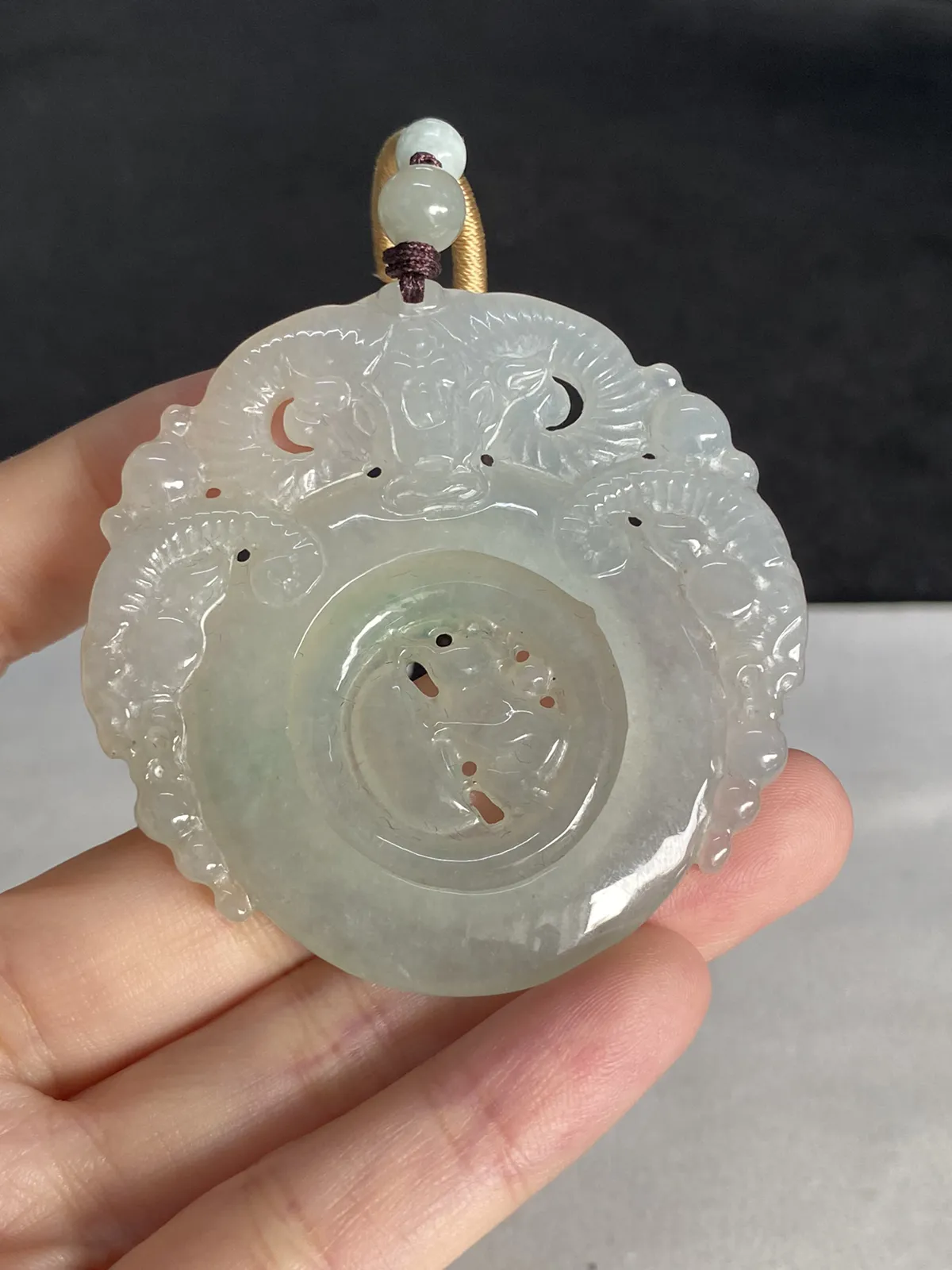 翡翠瑞兽，配珠未测