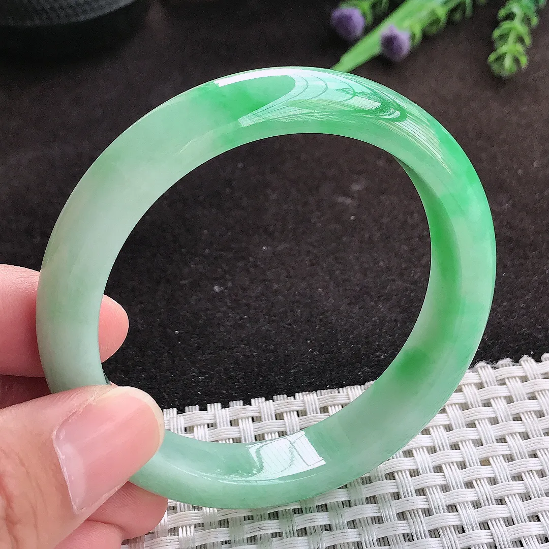 自然光56.5/12.5/8.2老坑精美温润飘阳绿手镯翡翠玉镯子美人镯手环