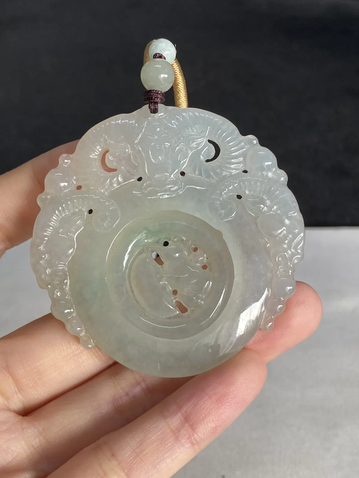 翡翠瑞兽，配珠未测