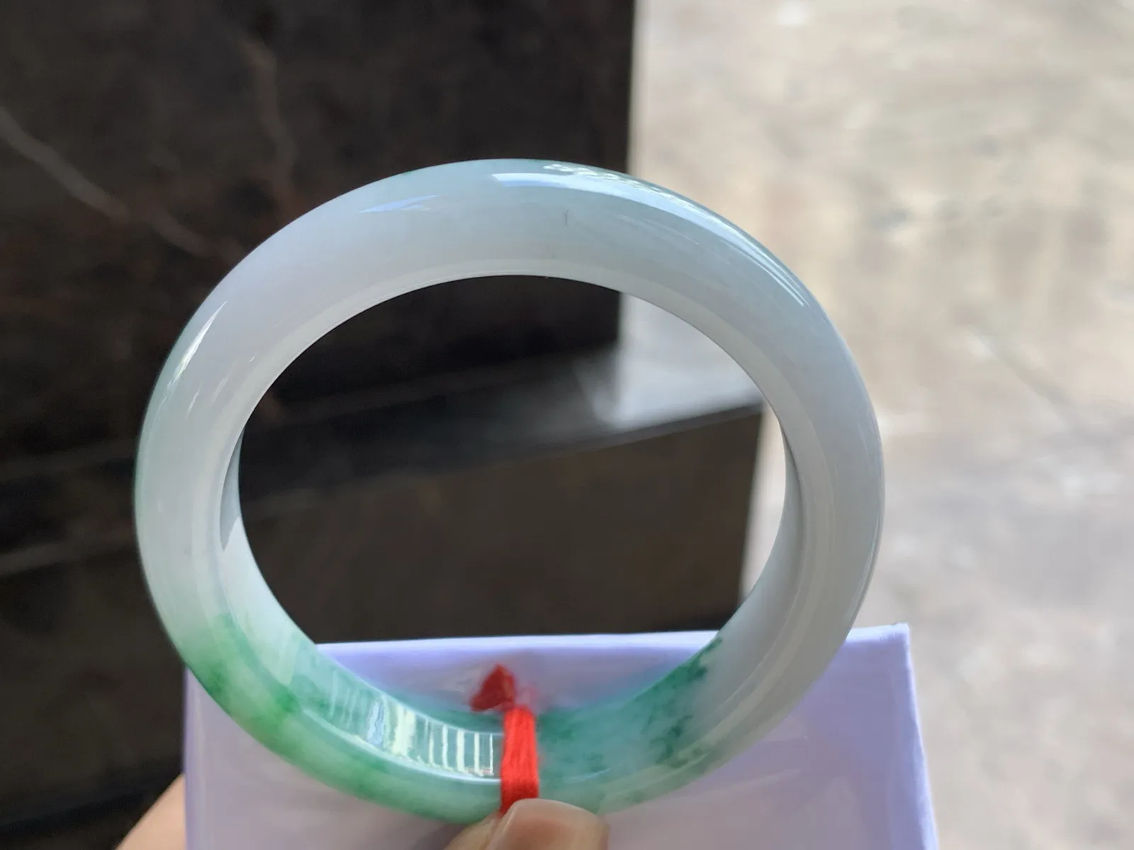 54.5-13-8.7

浓绿色手镯^_^颜色鲜艳 玉质温润