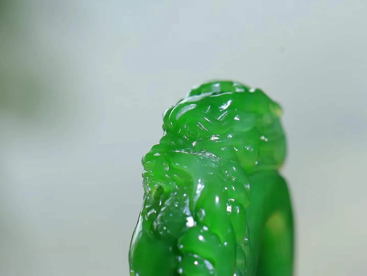 （龙行天下.扳指）

精品和田玉碧玉扳指，料子细腻 手感上佳、雕工精湛，精雕祥龙，龙头双目圆瞪，巨