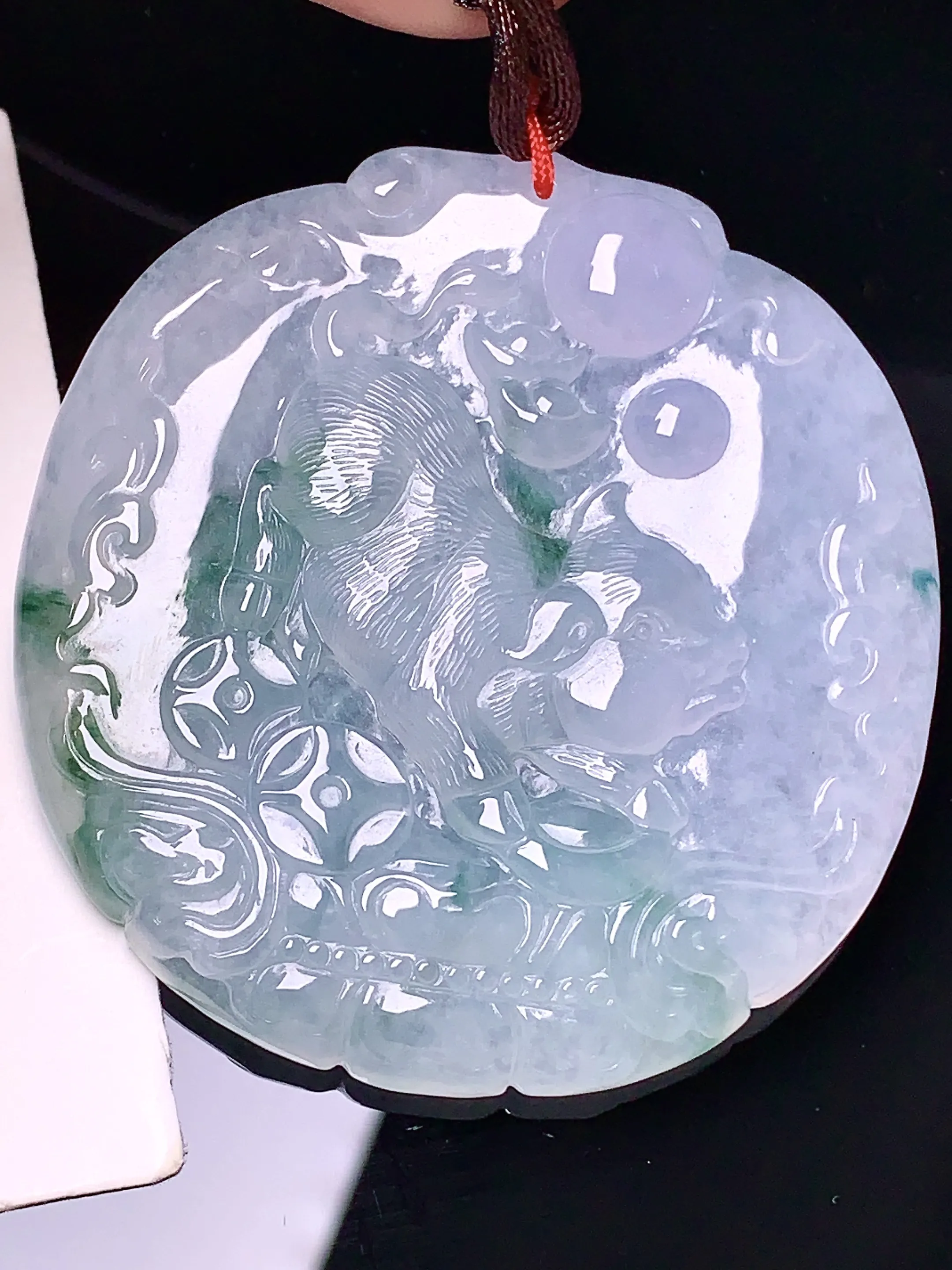 飘绿生肖猪吊坠 玉质细腻 色泽清新艳丽 整体尺寸52.3*49*5.5