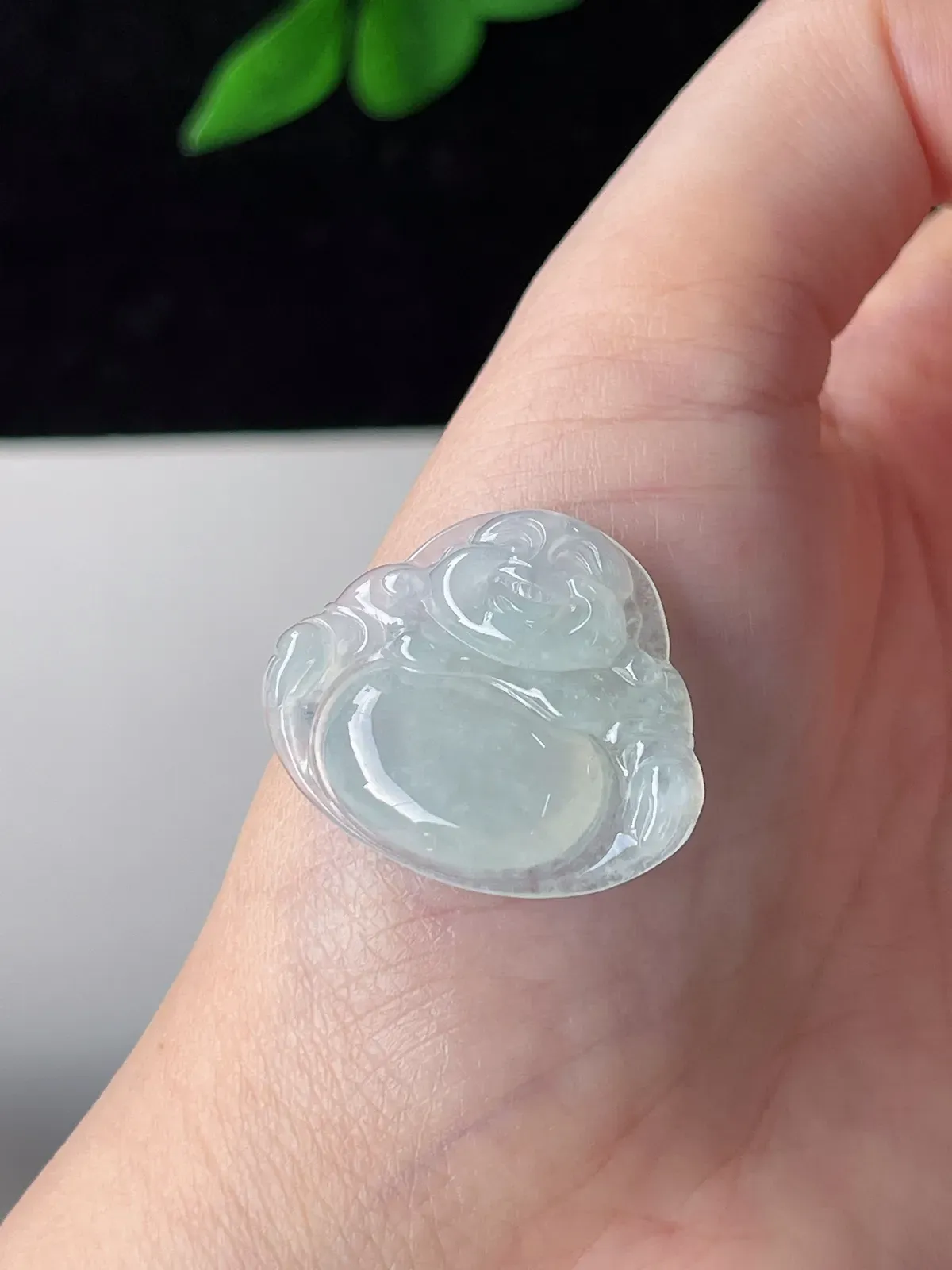 翡翠冰糯种淡绿色佛