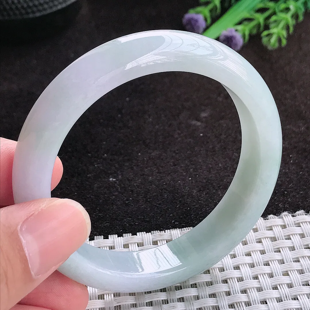 自然光53.5/12.5/7.8老坑精美温润飘绿手镯翡翠玉镯子美人镯手环