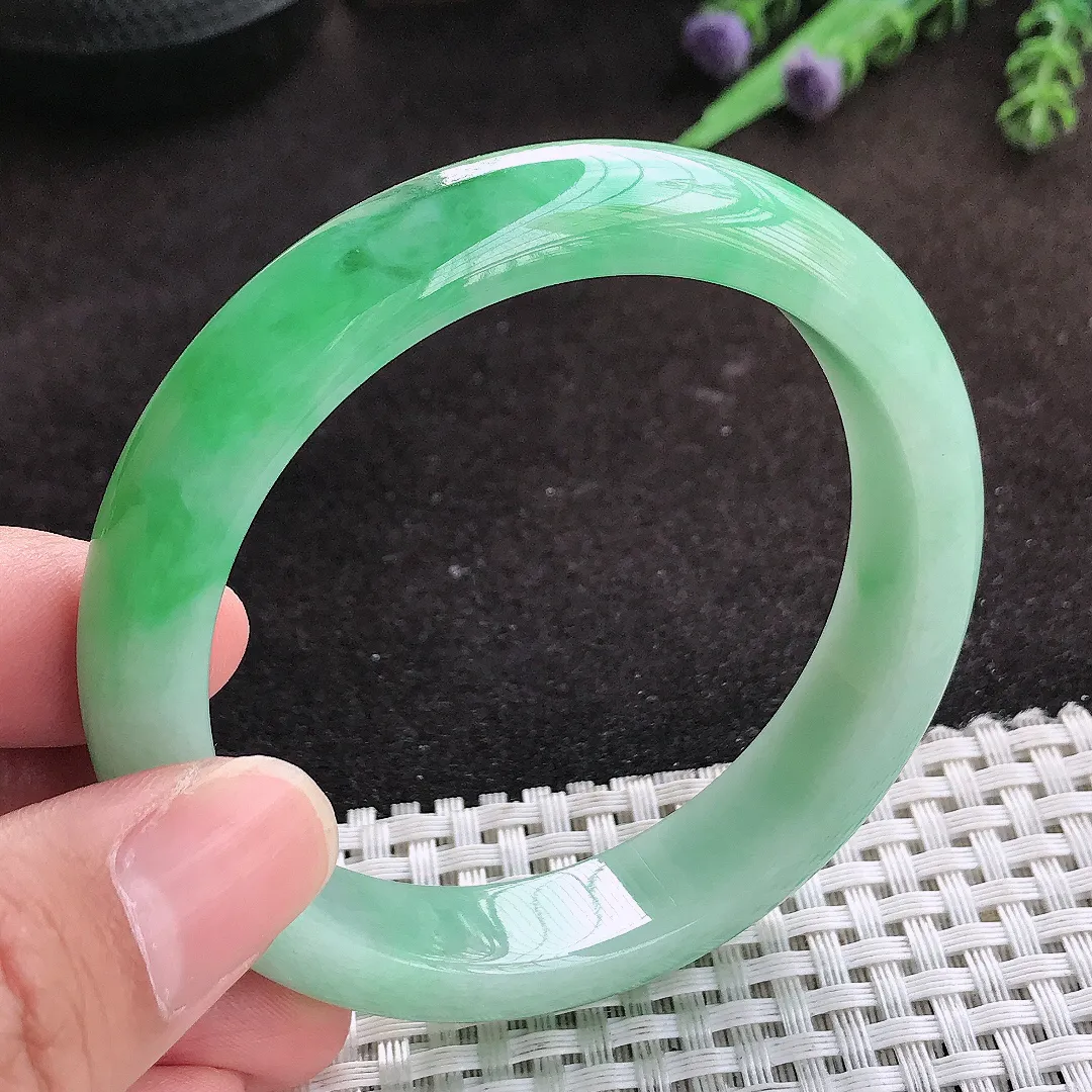 自然光56.5/12.5/8.2老坑精美温润飘阳绿手镯翡翠玉镯子美人镯手环