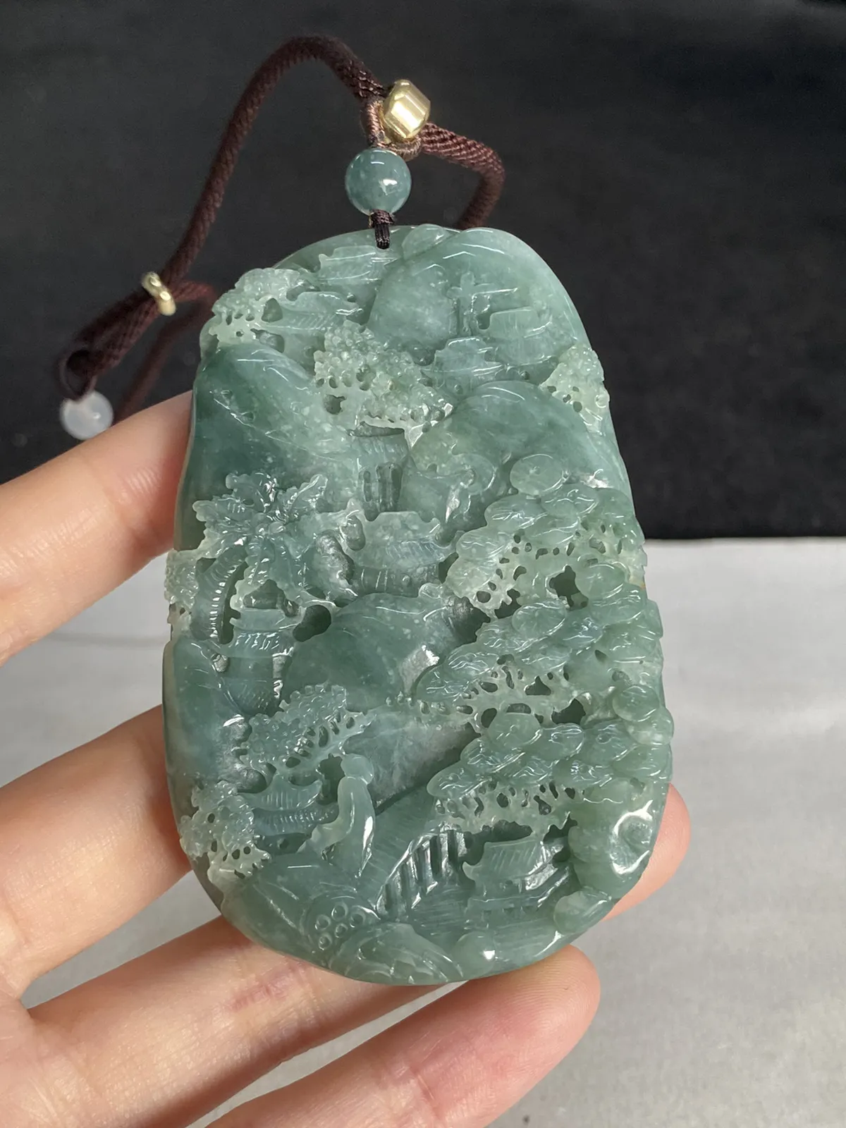 翡翠山水，配珠未测