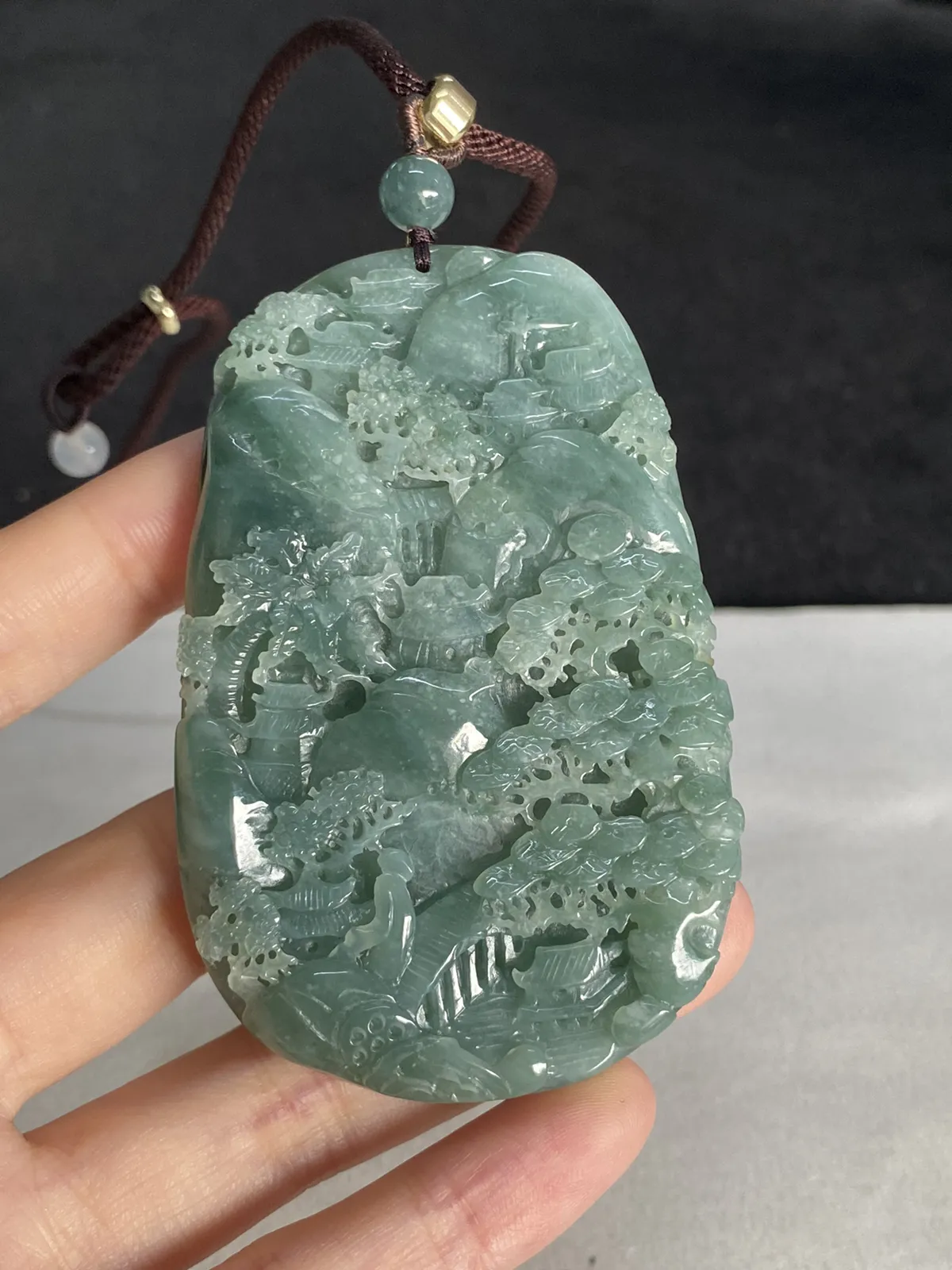 翡翠山水，配珠未测
