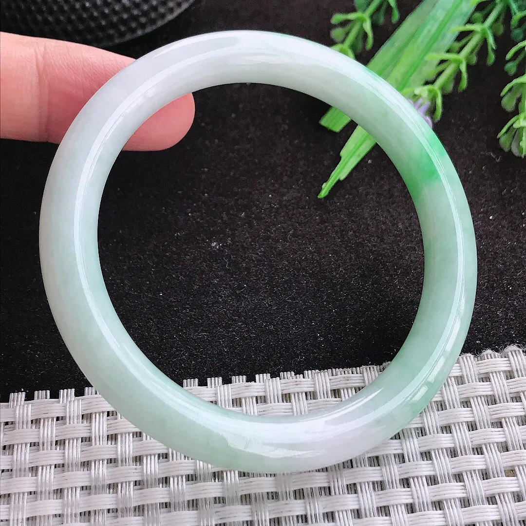 自然光55/8.5老坑秀气温润飘绿圆条手镯玉镯子美人镯手环