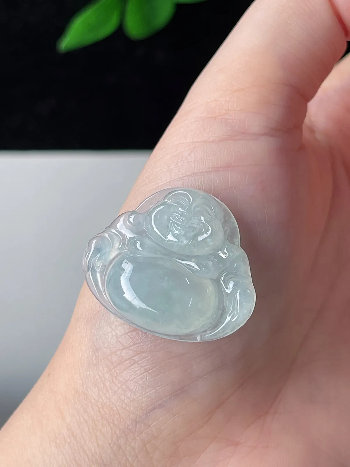 翡翠冰糯种淡绿色佛