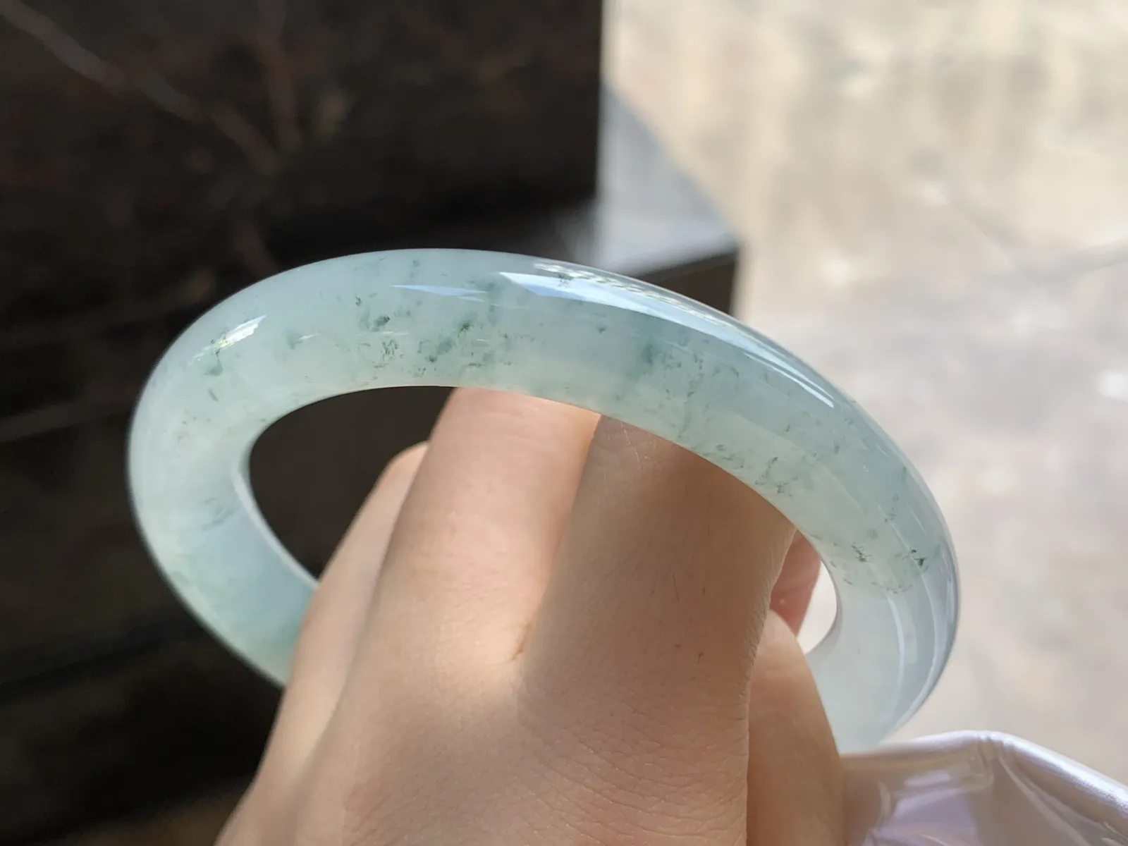 56.5-10.6

冰飘花圆条手镯^_^冰透清新