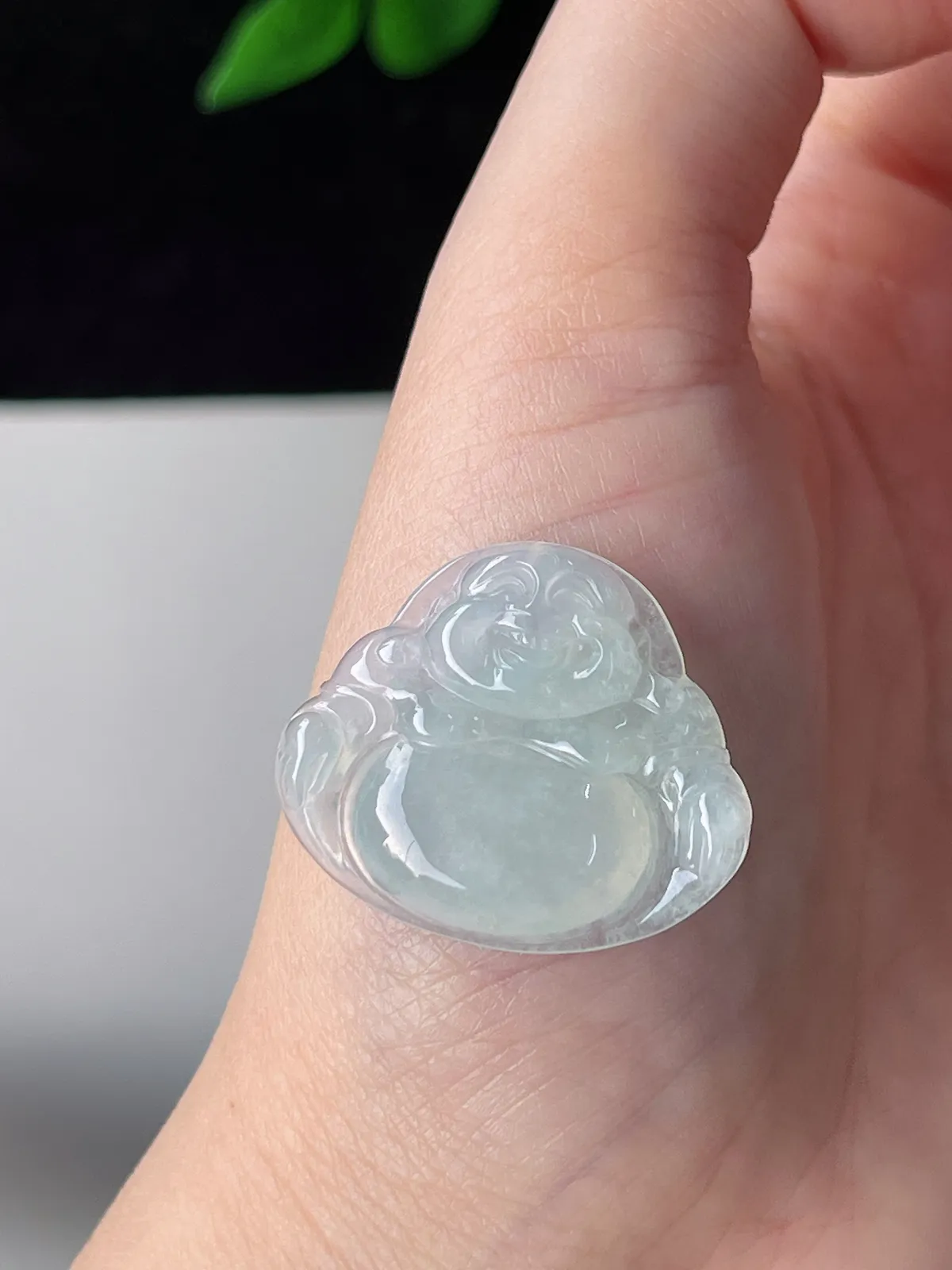 翡翠冰糯种淡绿色佛