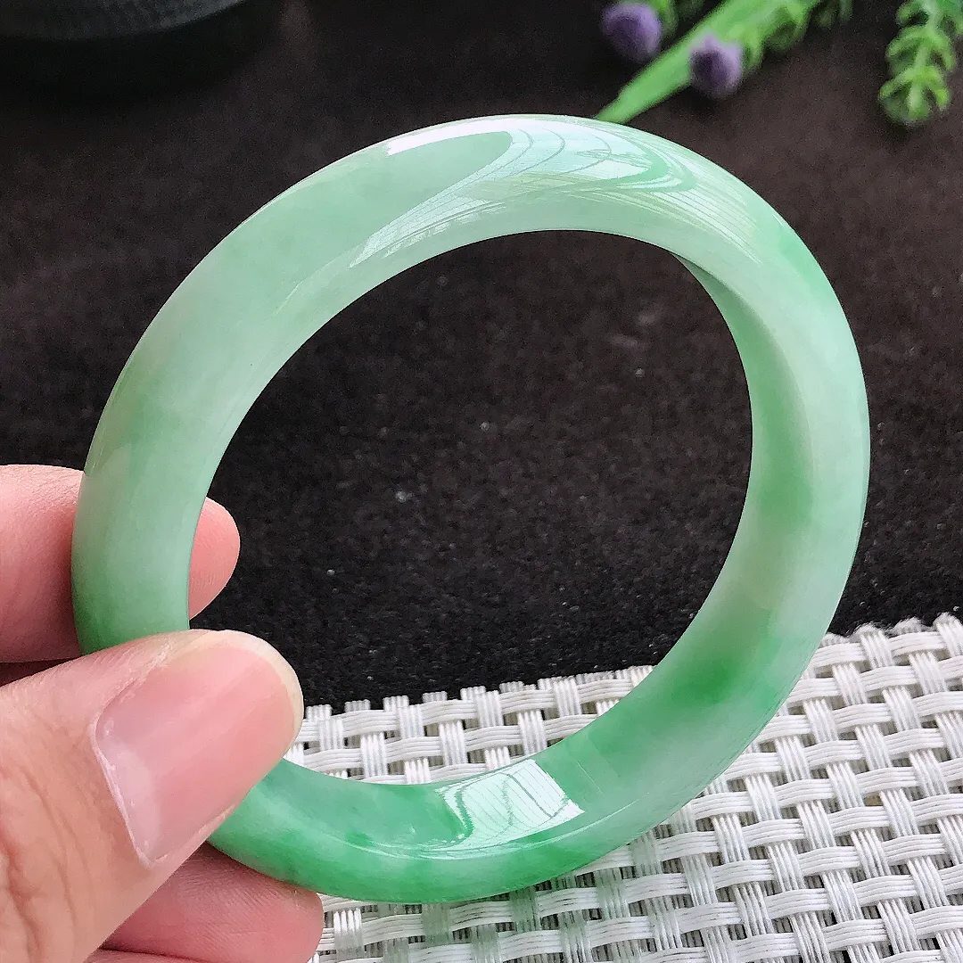 自然光56.5/12.5/8.2老坑精美温润飘阳绿手镯翡翠玉镯子美人镯手环