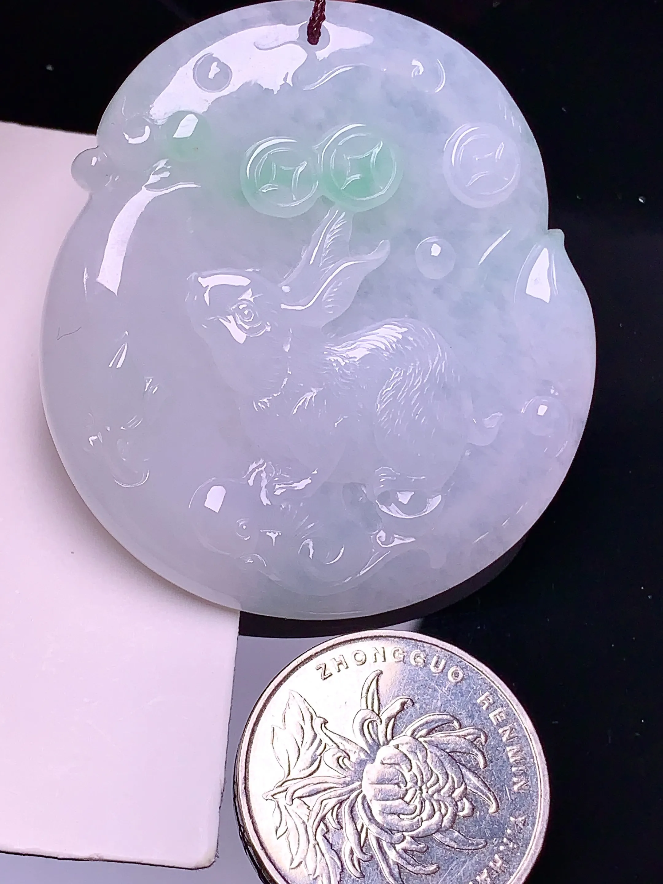 飘绿生肖兔吊坠 玉质细腻 色泽清新艳丽 整体尺寸50*45.8*5.6