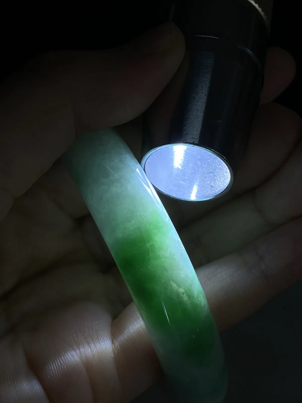 正圈55.8圈口，翡翠糯化种飘绿手镯