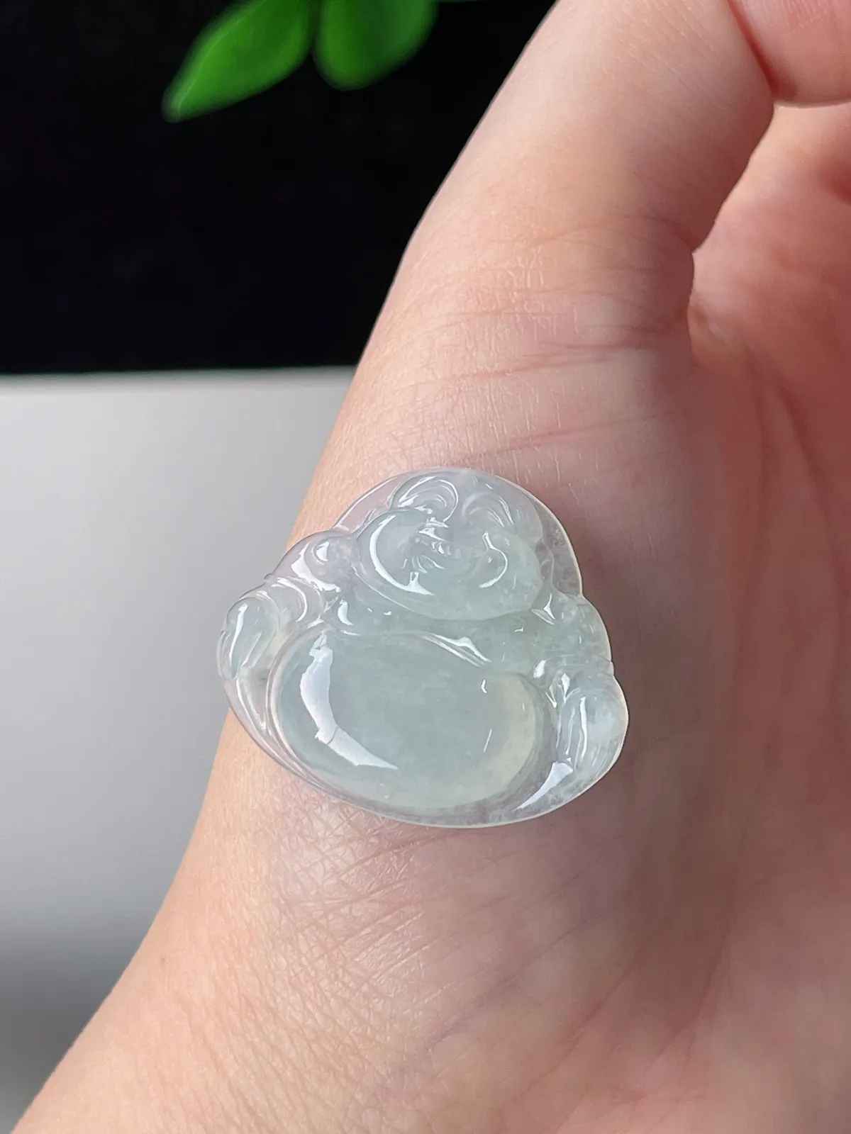 翡翠冰糯种淡绿色佛